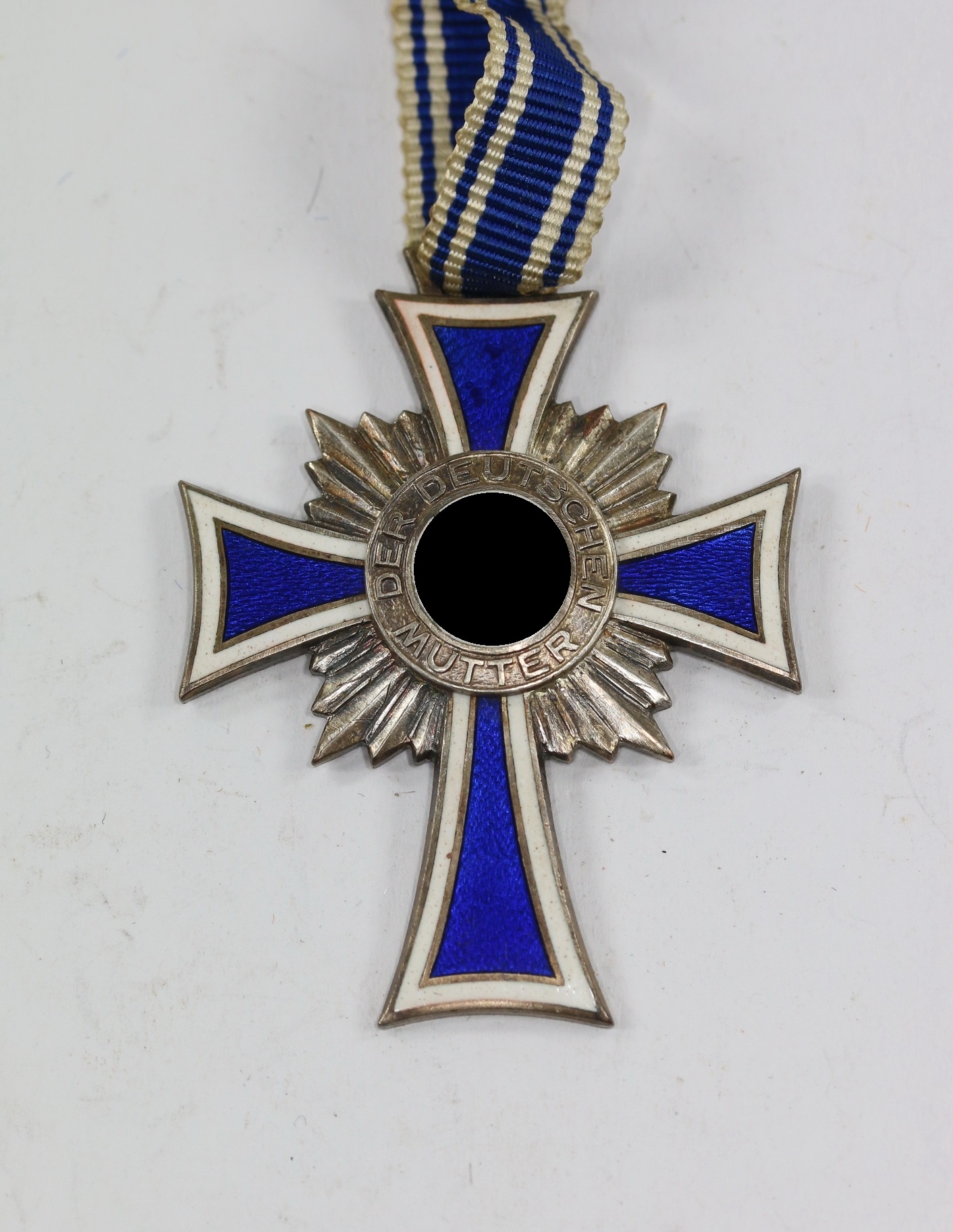 img_2629_bildgr_e_ndern_1_1 Mutterkreuz in Silber – Bild 1