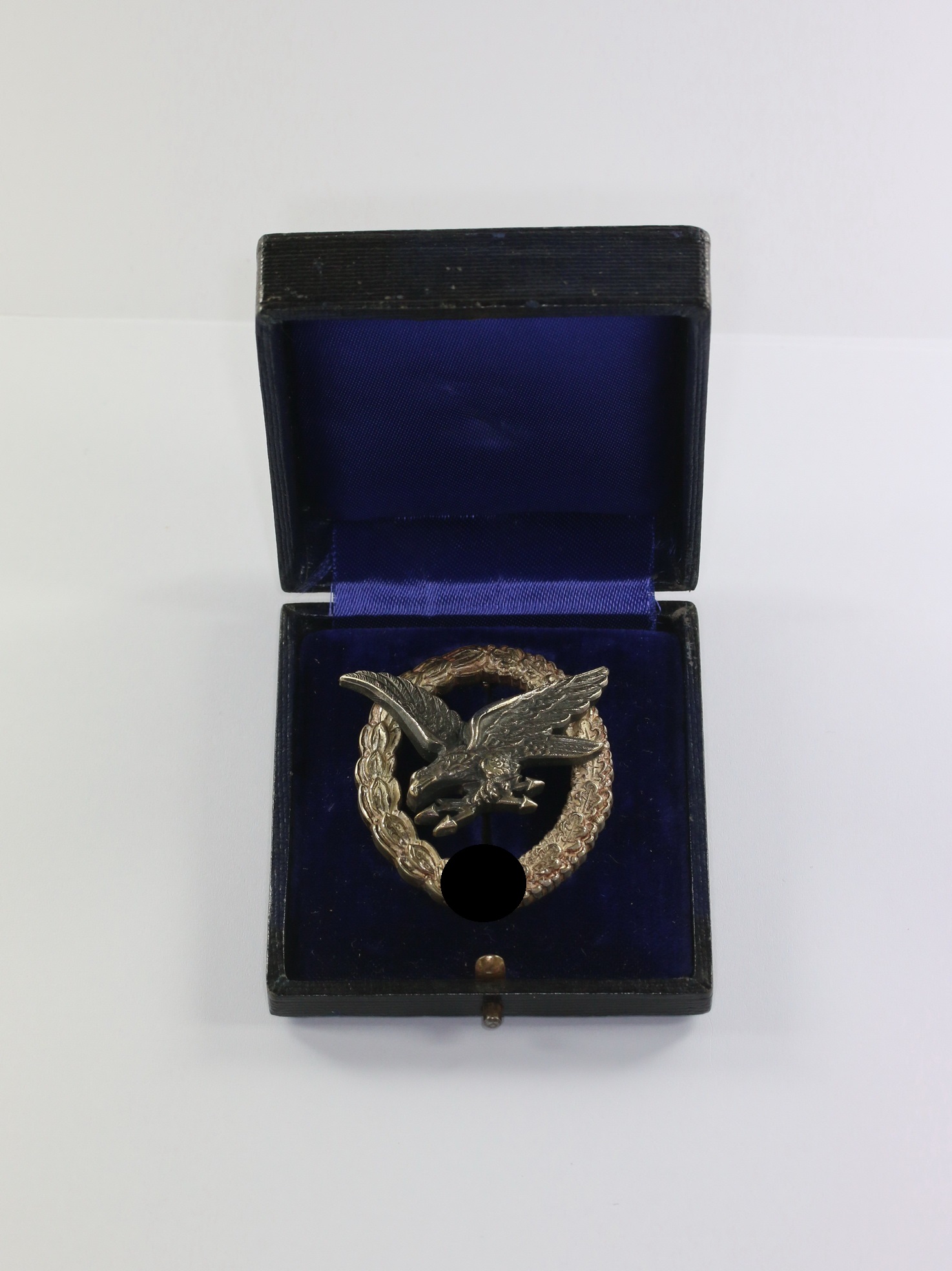 img_6923_bildgr_e_ndern_1_1 Fliegerschützenabzeichen der Luftwaffe mit Blitzbündel, Hst. B&NL, im Etui – Bild 1