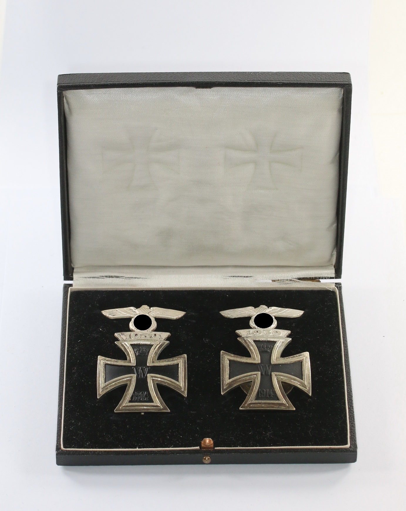 img_9863_bildgr_e_ndern_2 Set mit zwei Wiederholungsspangen Kombination 1939, Hst. L/12, im Präsentationsetui, Schraube und Nadel – Bild 1