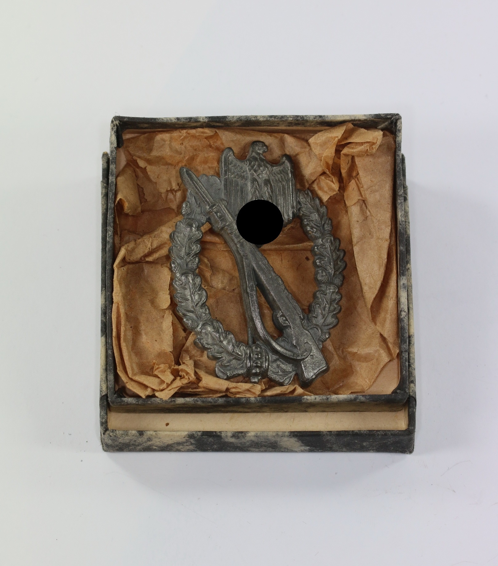 Infanterie Sturmabzeichen in Silber, Hst. BSW, in Verleihungsschachtel Hortfund – Bild 1