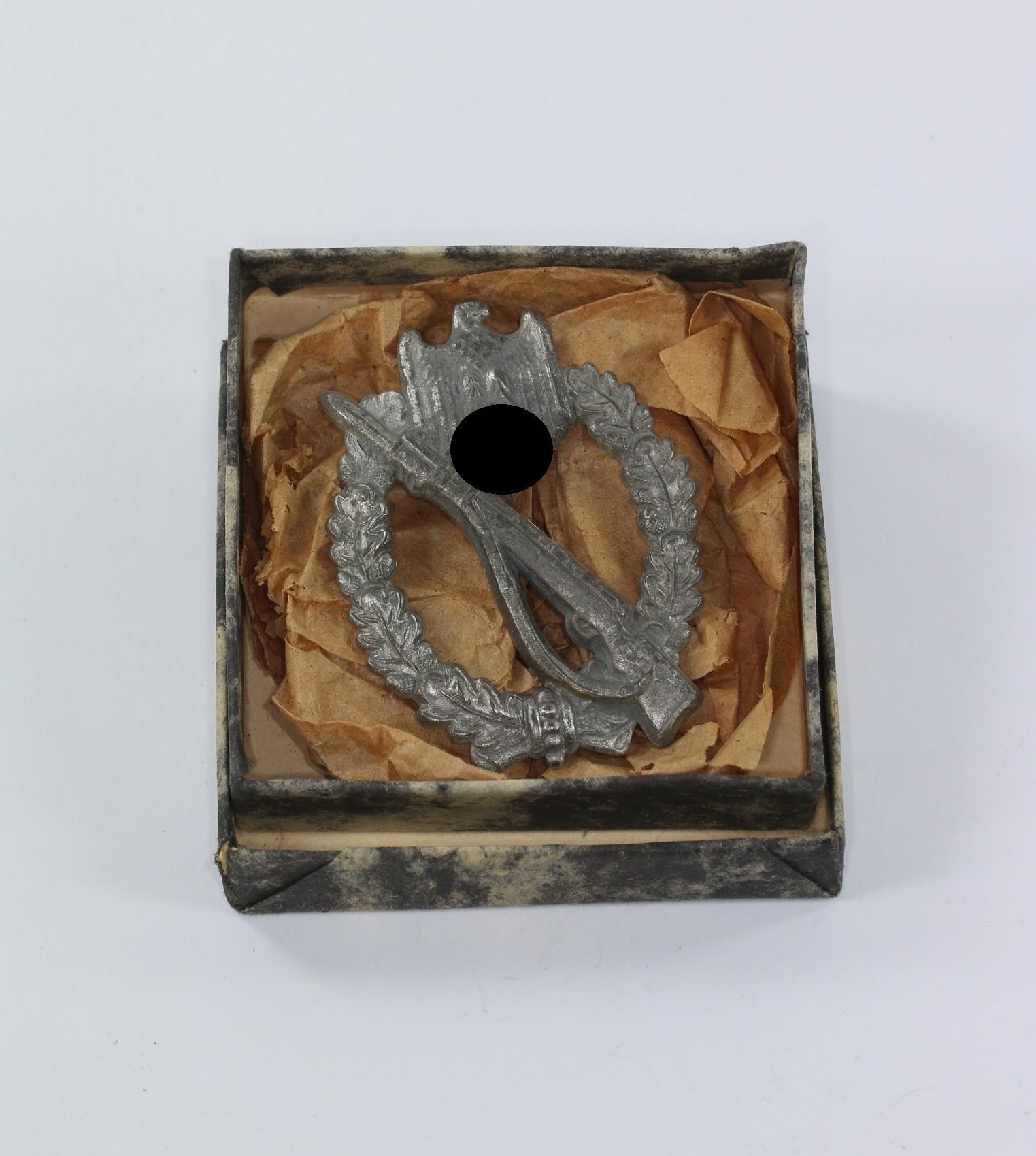 Infanterie Sturmabzeichen in Silber, Hst. BSW, in Verleihungsschachtel Hortfund – Bild 1