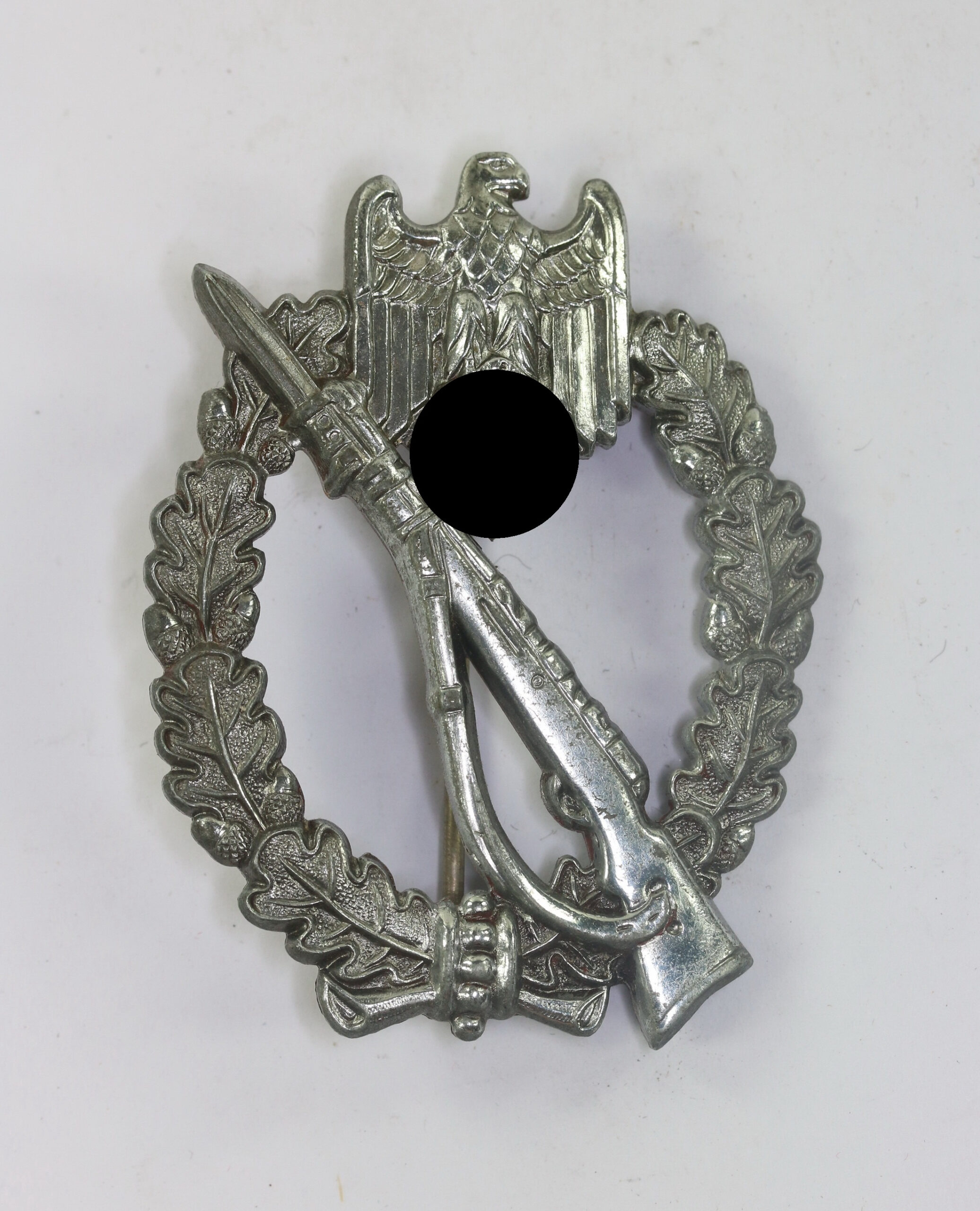 Infanterie-Sturmabzeichen in Silber, Wilhelm Deumer, Lüdenscheid (Pillow Crimp) – Bild 1