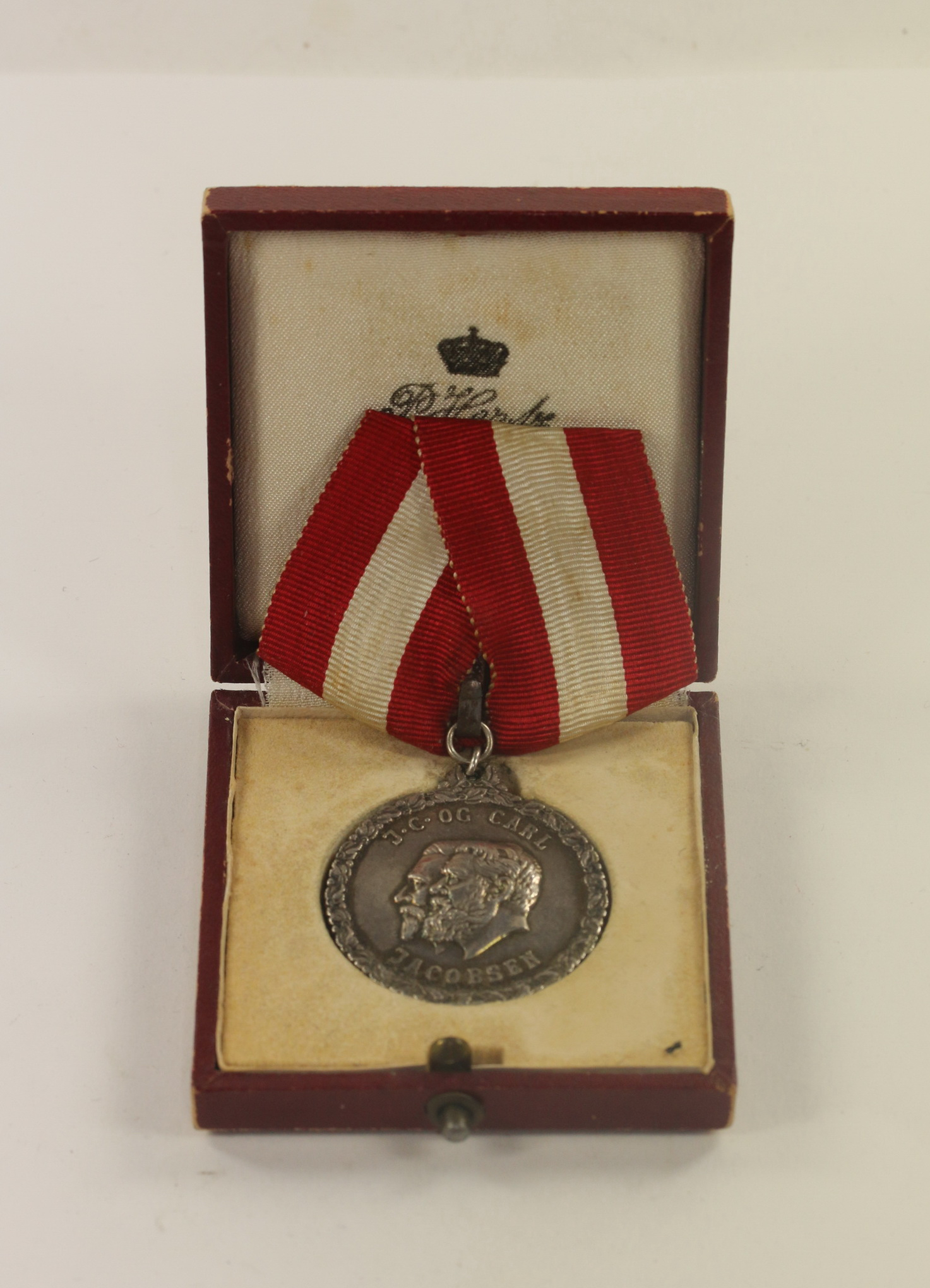 Königreich Dänemark, Carlsberg Jacobsen Auszeichnung für treue Dienste, im Etui - FOR TROFAST TJENESTE – Bild 1