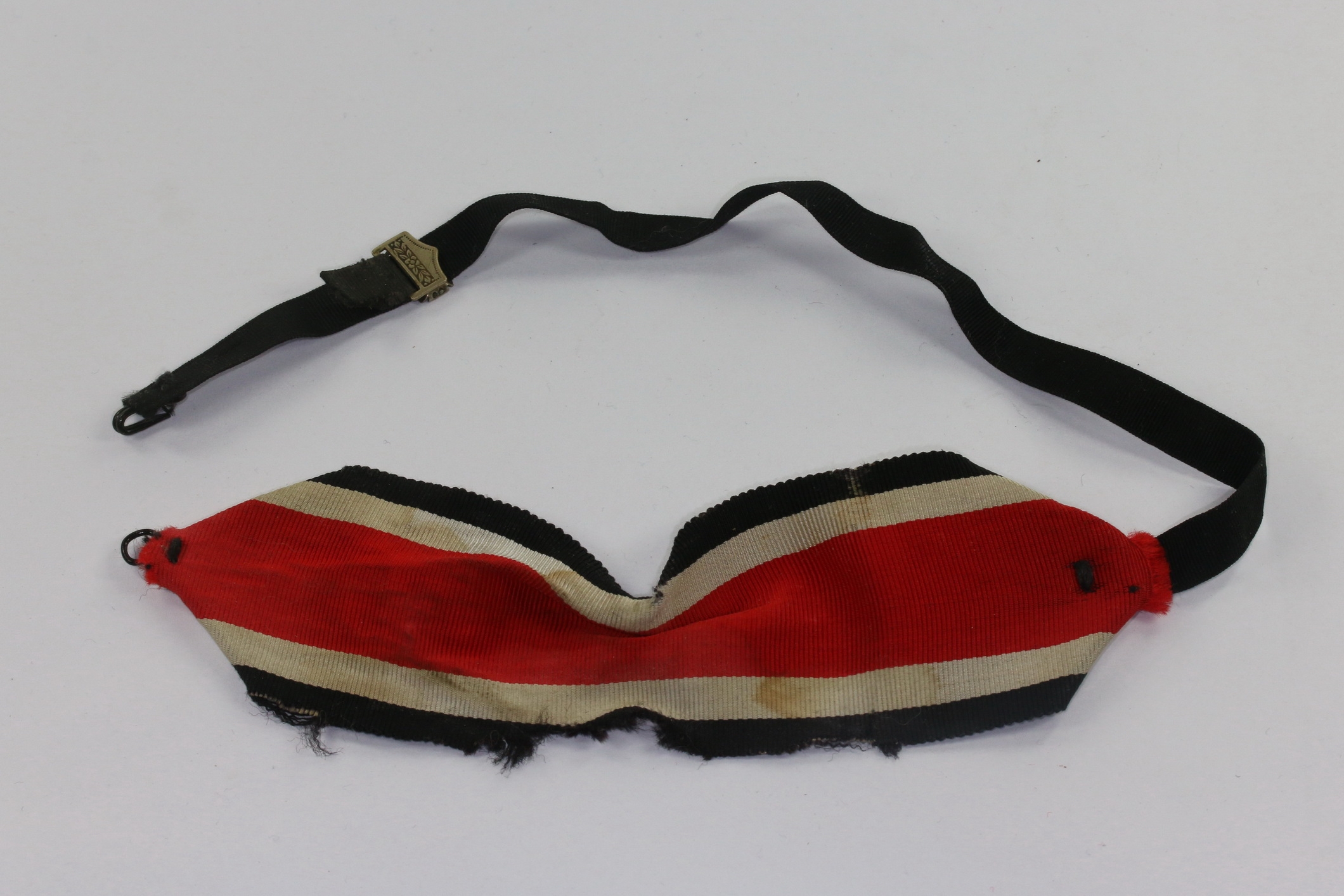  Konfektioniertes Trageband für das Ritterkreuz des Eisernen Kreuzes – Bild 1