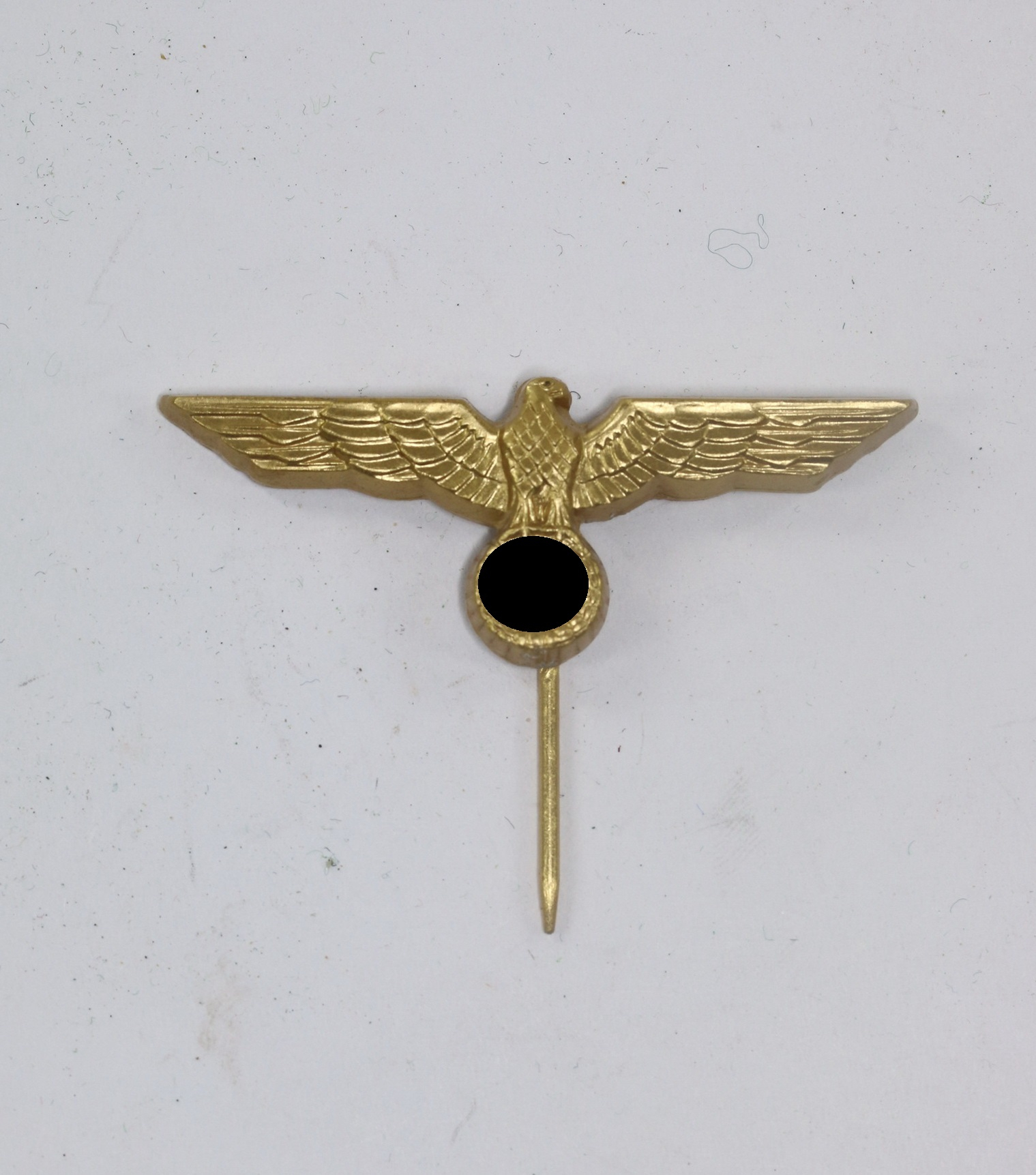 Kriegsmarine, Mützenadler für die Tellermütze, Hst. J.F.S. 1940 – Bild 1