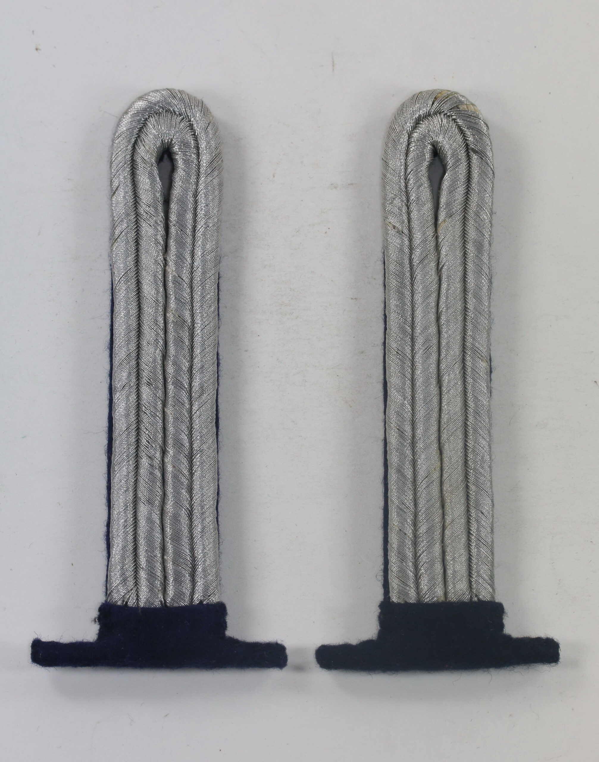 Kriegsmarine, Paar Schulterklappen für einen Fähnrich zur See dunkelblaue Ausführung – Bild 1