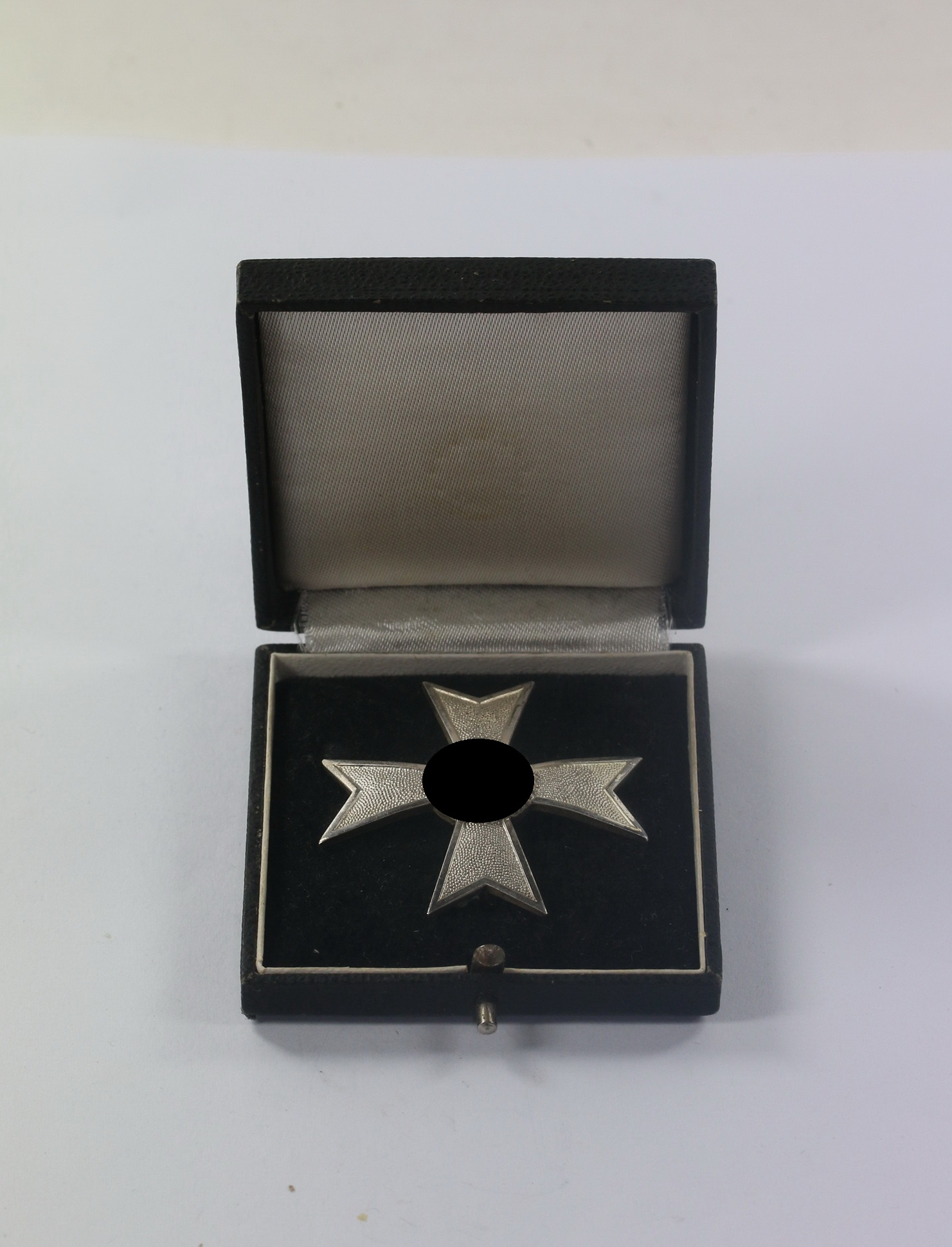 Kriegsverdienstkreuz 1. Klasse, Hst. 4 (Steinhauer & Lück), im Etui – Bild 1