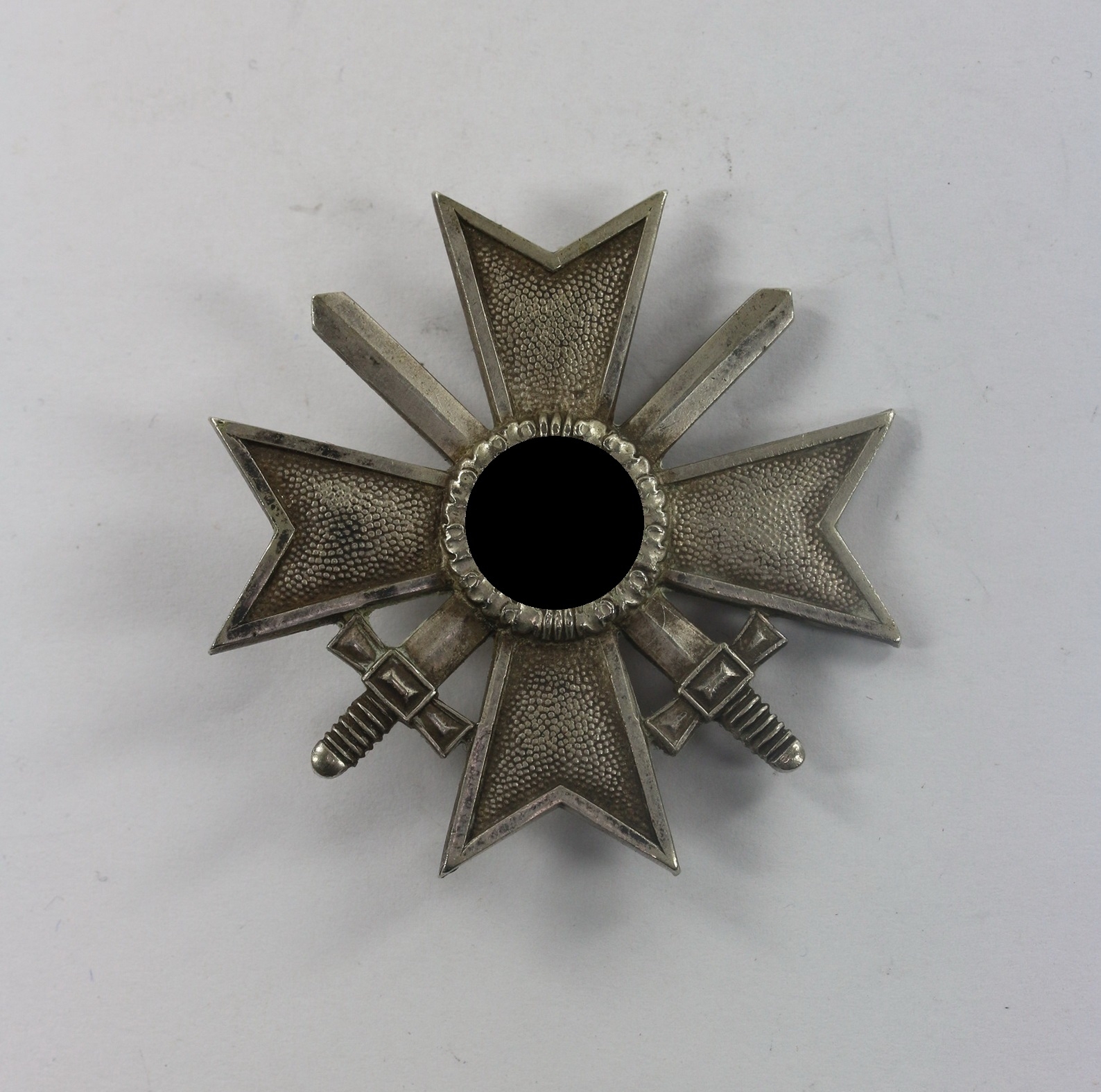  Kriegsverdienstkreuz 1. Klasse mit Schwertern, Hst. 1 (Deschler & Sohn, München) – Bild 1