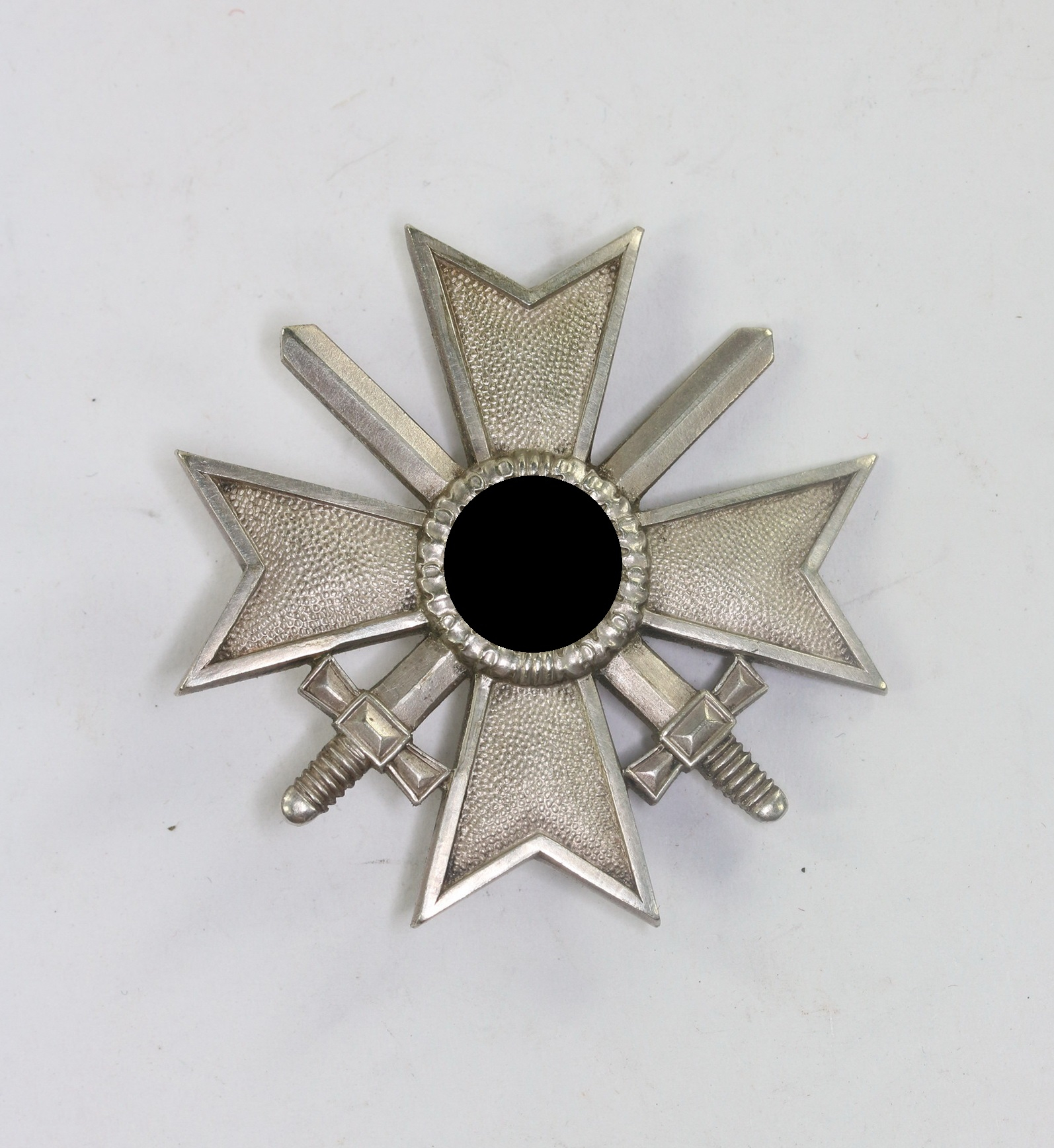 Kriegsverdienstkreuz 1. Klasse mit Schwertern, Hst. 1 (Deschler & Sohn, München) – Bild 1