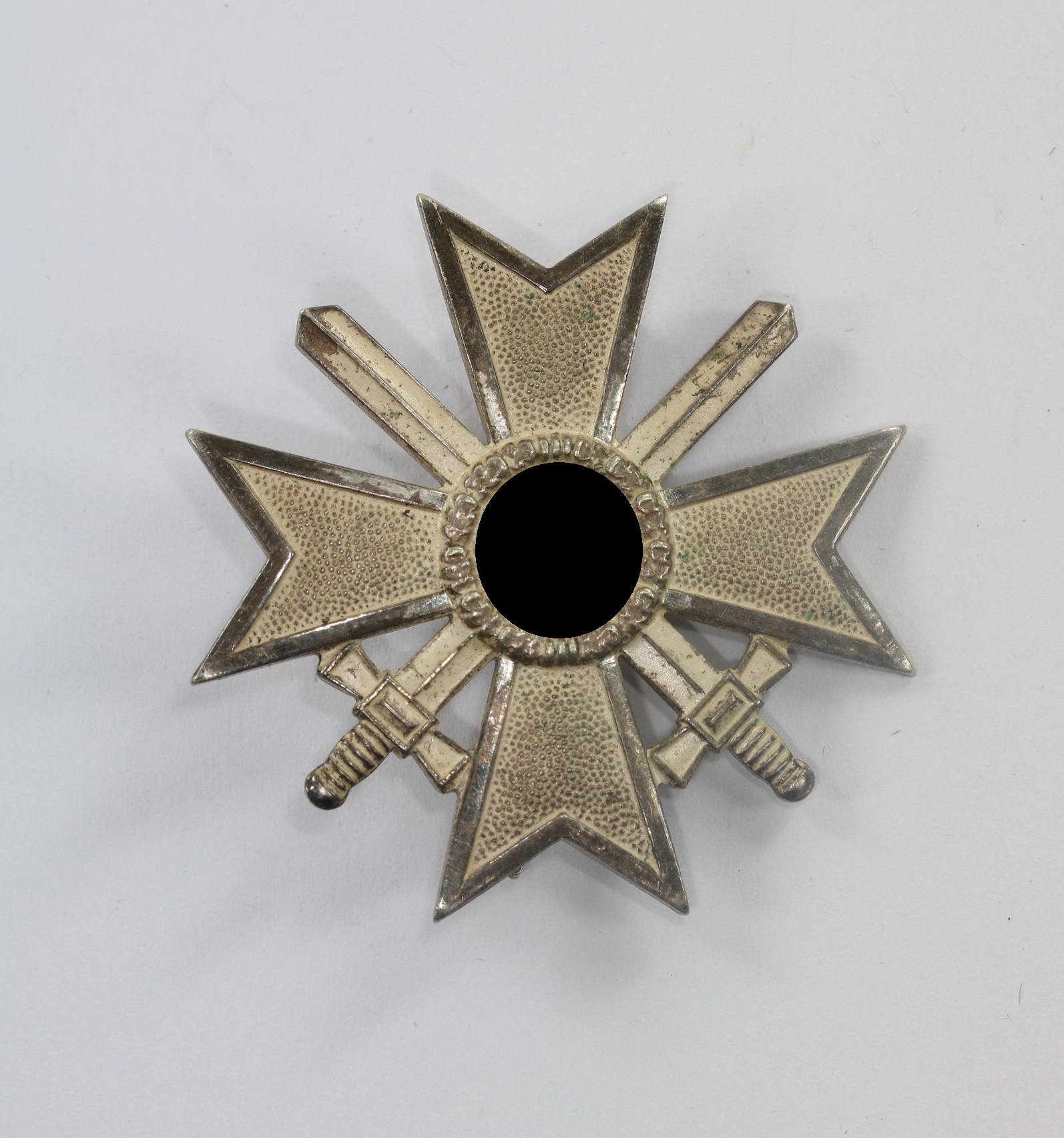  Kriegsverdienstkreuz 1. Klasse mit Schwertern, Hst. 62 (Kerbach & Oesterhelt, Dresden) – Bild 1