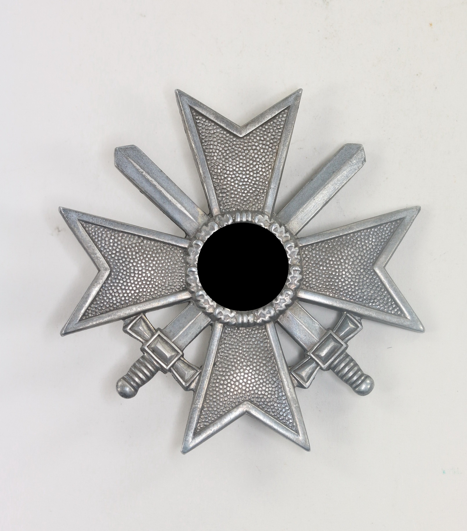 Kriegsverdienstkreuz 1. Klasse mit Schwertern, Hst. 62 (Kerbach & Oesterhelt, Dresden) – Bild 1