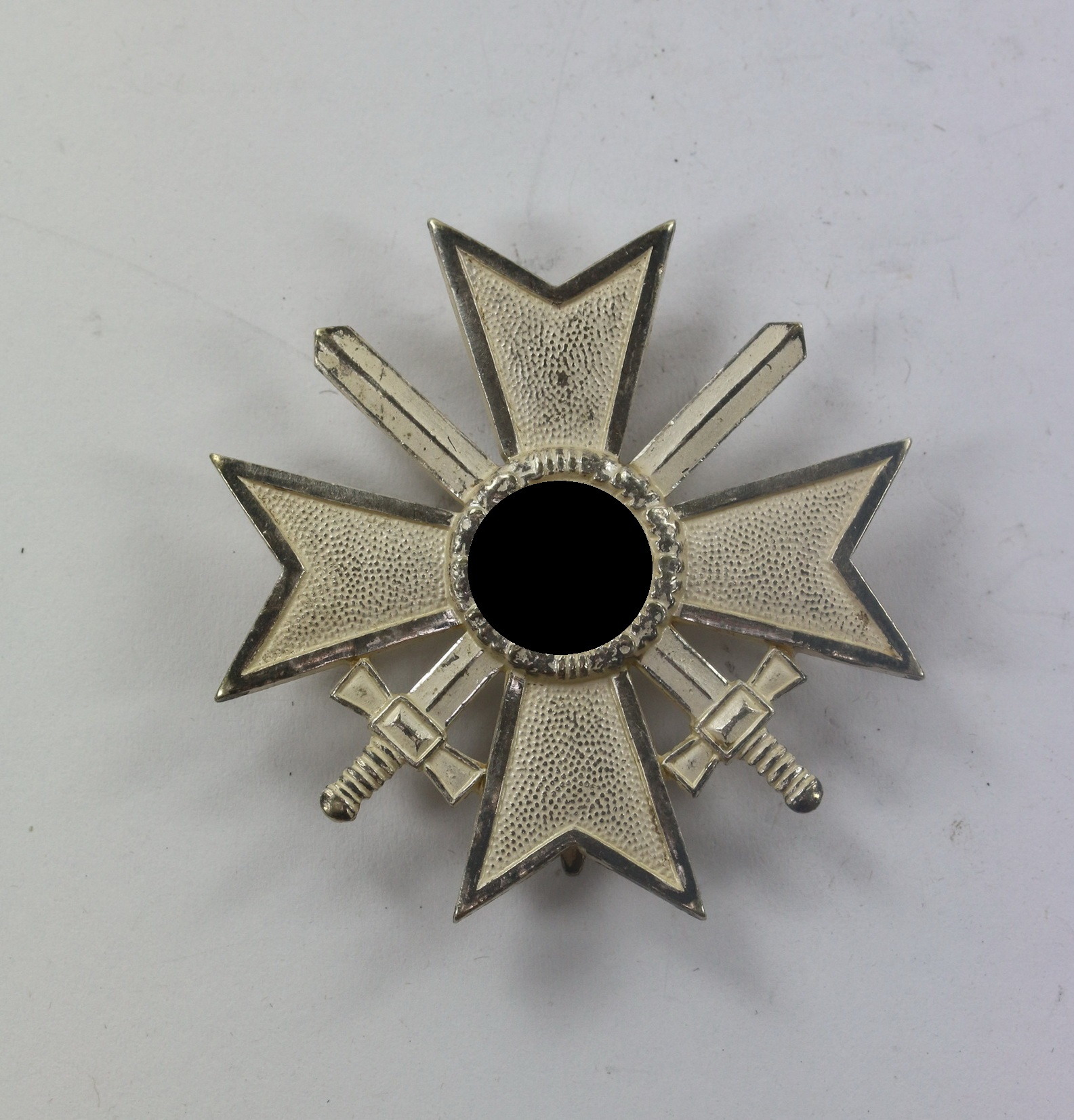 Kriegsverdienstkreuz 1. Klasse mit Schwertern, Hst. L/11 im Kasten (Wilhelm Deumer, Lüdenscheid) – Bild 1