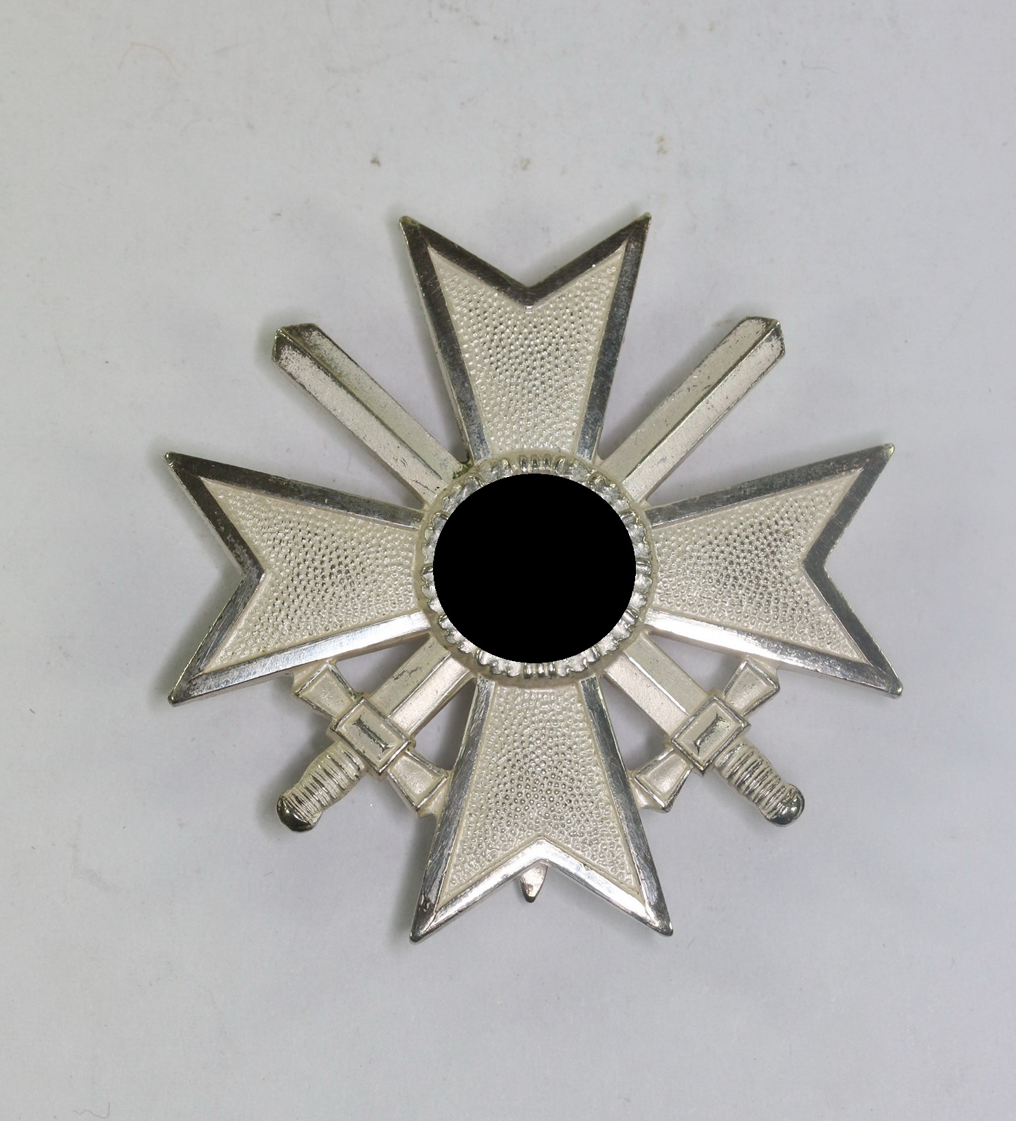 Kriegsverdienstkreuz 1. Klasse mit Schwertern, Julius Bauer Söhne, Zella-Mehlis – Bild 1