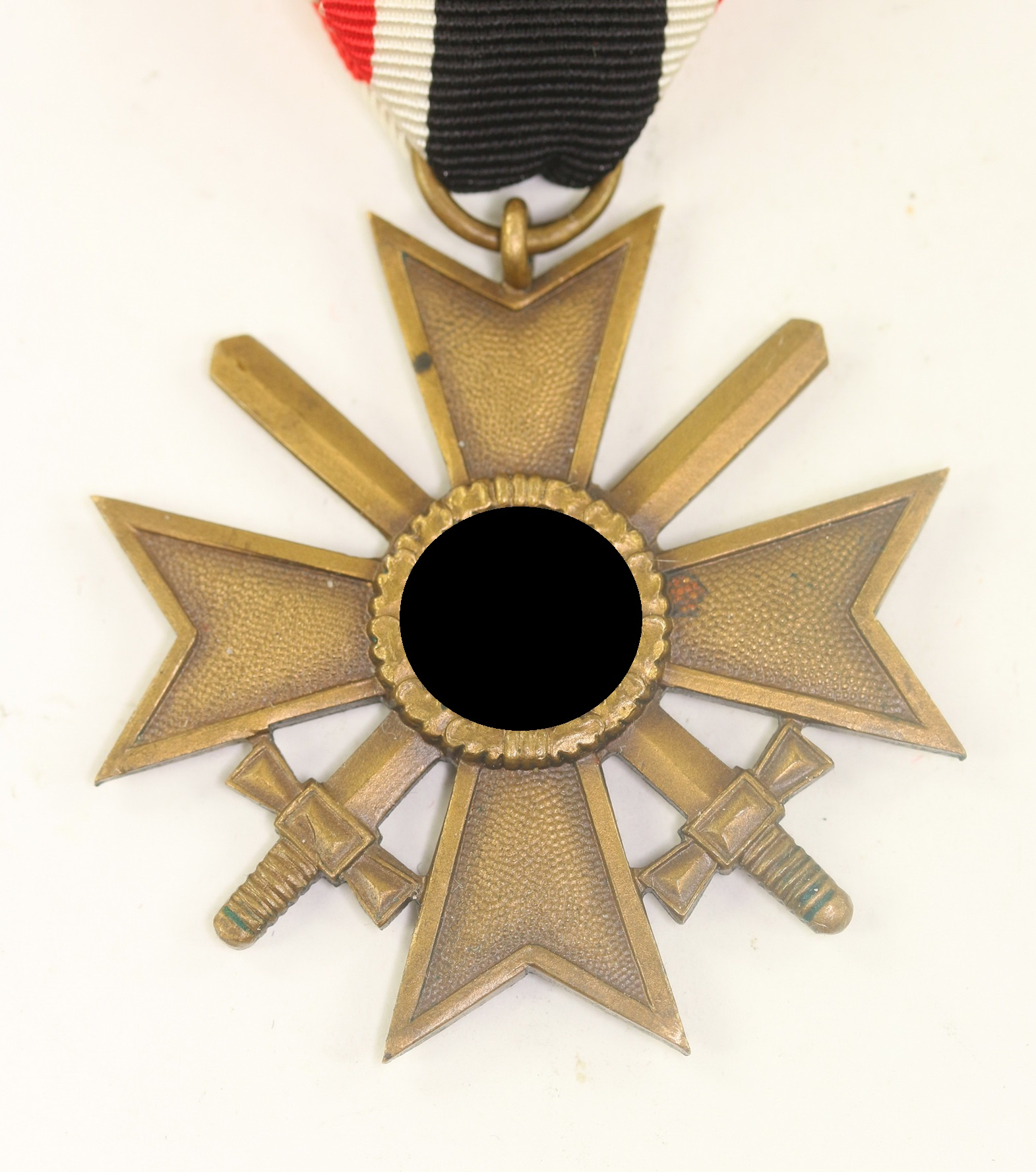 Kriegsverdienstkreuz 2. Klasse mit Schwerter, Hst. 67 (Gottlieb Keck & Sohn, Pforzheim) – Bild 1