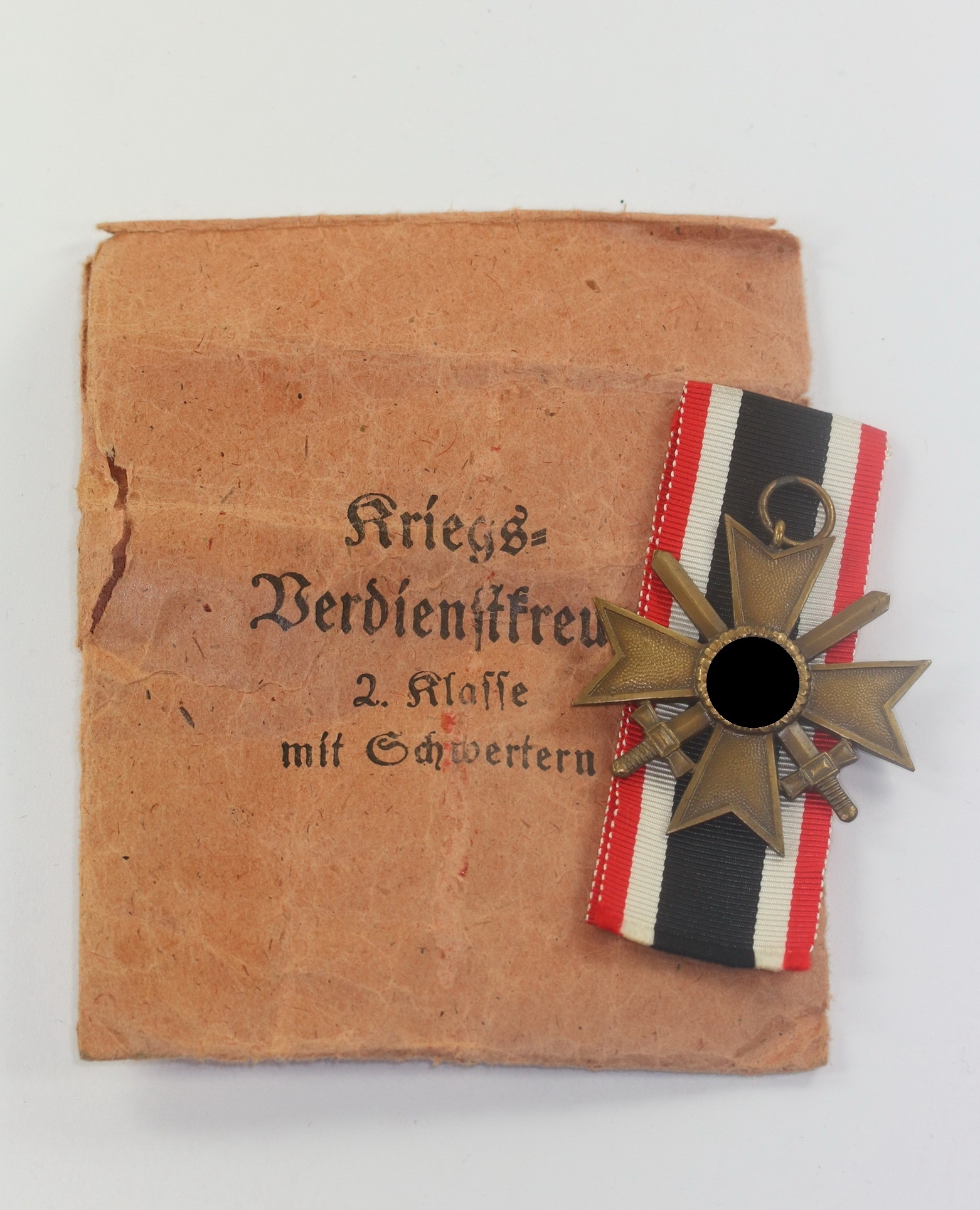 Kriegsverdienstkreuz 2. Klasse mit Schwertern, Hst. 16, in Verleihungstüte  – Bild 1