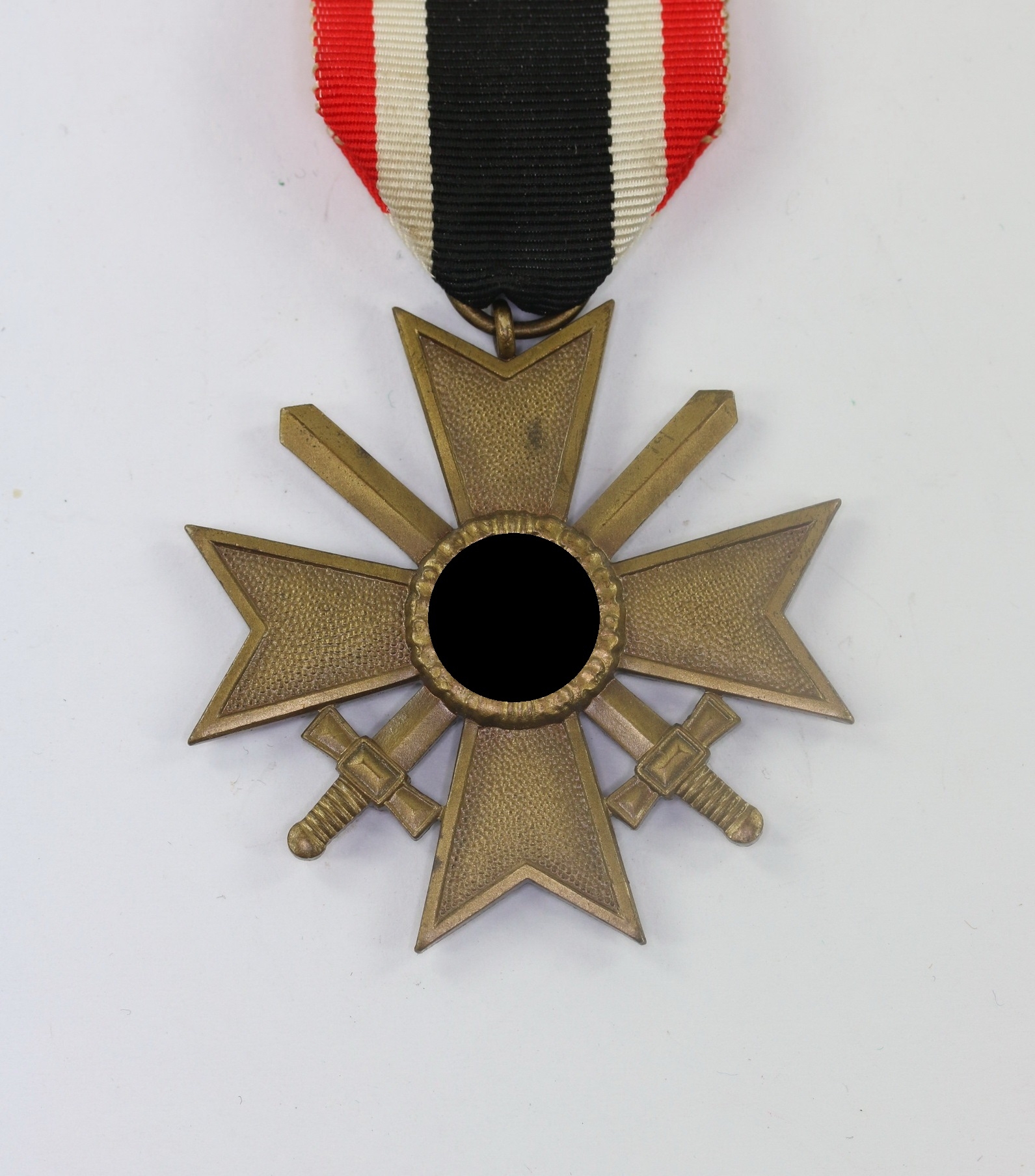  Kriegsverdienstkreuz 2. Klasse mit Schwertern, Hst. 6. (Fritz Zimmermann, Stuttgart) – Bild 1