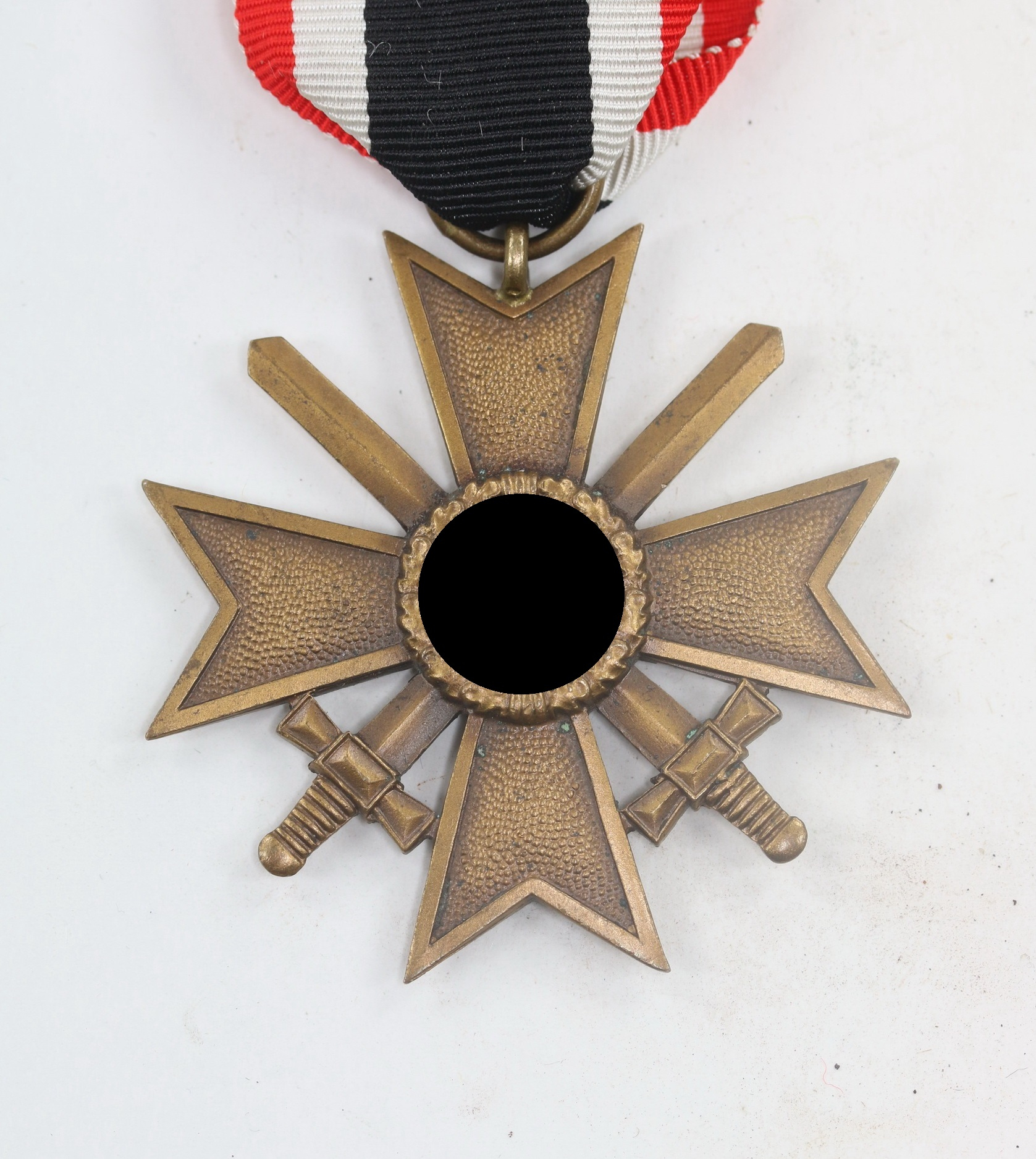 Kriegsverdienstkreuz 2. Klasse mit Schwertern, Hst. 61 (Rudolf Karnath & Sohn, Gablonz) – Bild 1