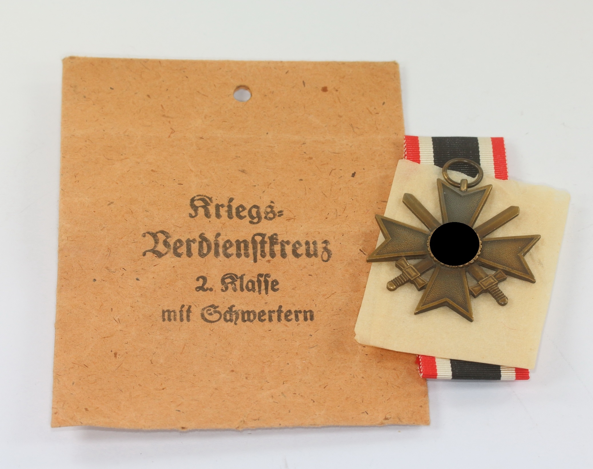 Kriegsverdienstkreuz 2. Klasse mit Schwertern, in Verleihungstüte Carl Polath Schrobenhausen – Bild 1