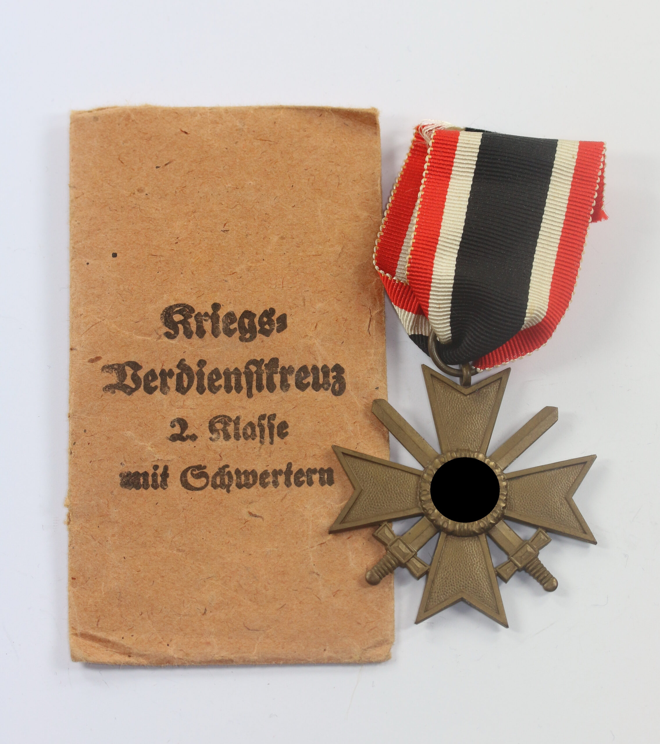 Kriegsverdienstkreuz 2. Klasse mit Schwertern, in Verleihungstüte Deschler & Sohn München 9 – Bild 1