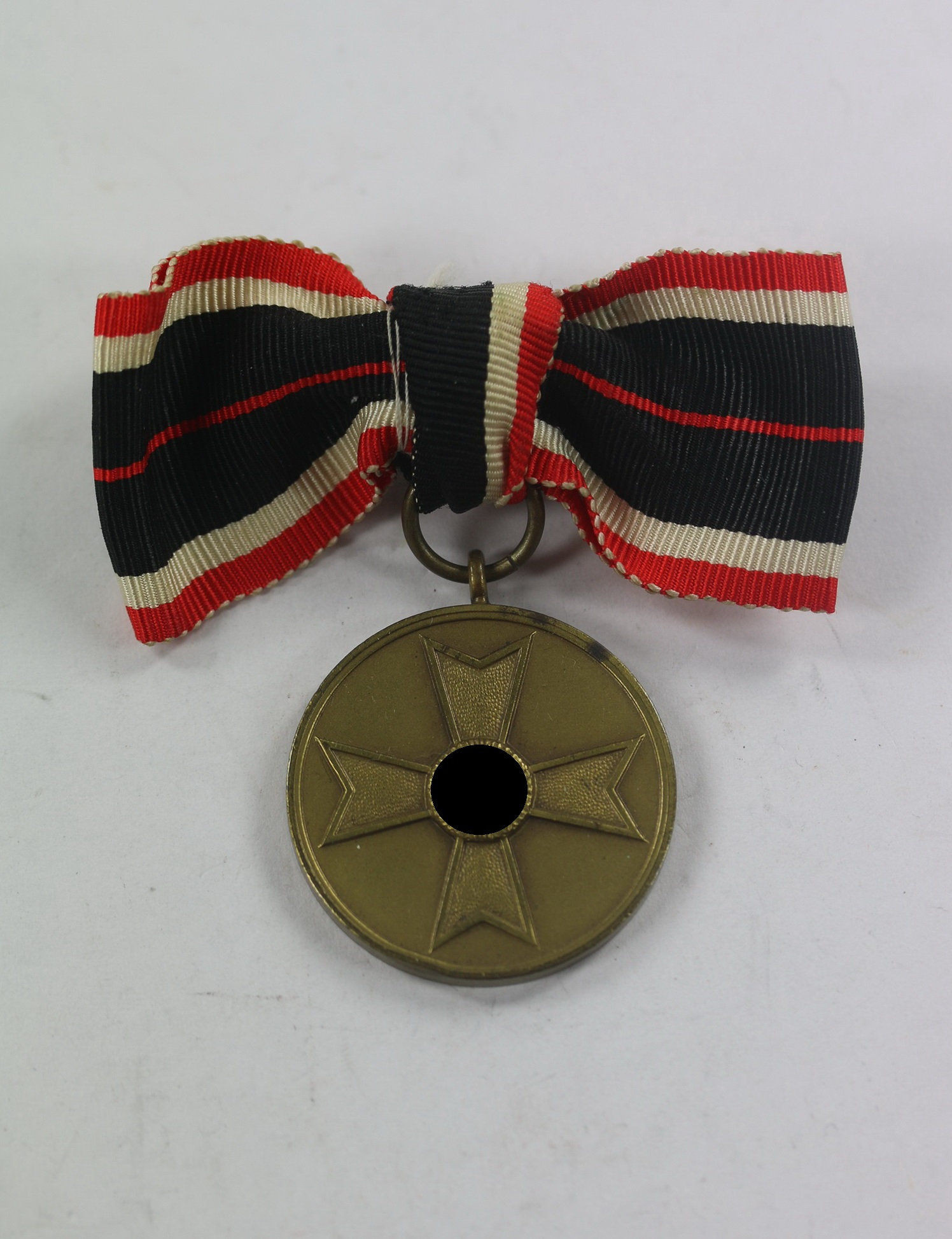 kriegsverdienstmedaille_an_damenschleife_1__1 Kriegsverdienstmedaille, an Damenschleife (!) – Bild 1