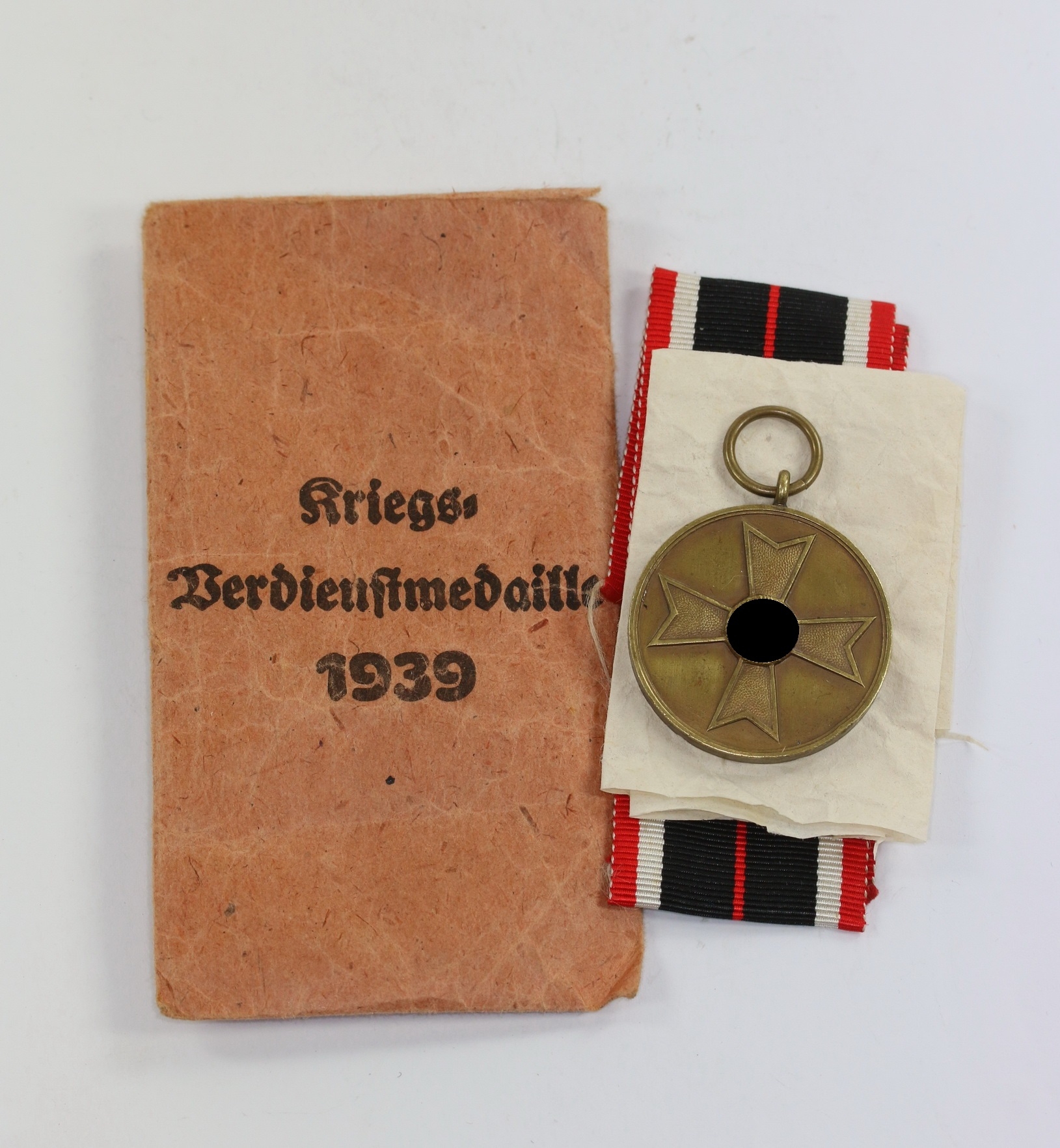 kriegsverdienstmedaille_in_verleihungst_te_walter_henlein_1__1 Kriegsverdienstmedaille, in Verleihungstüte Walter & Henlein – Bild 1