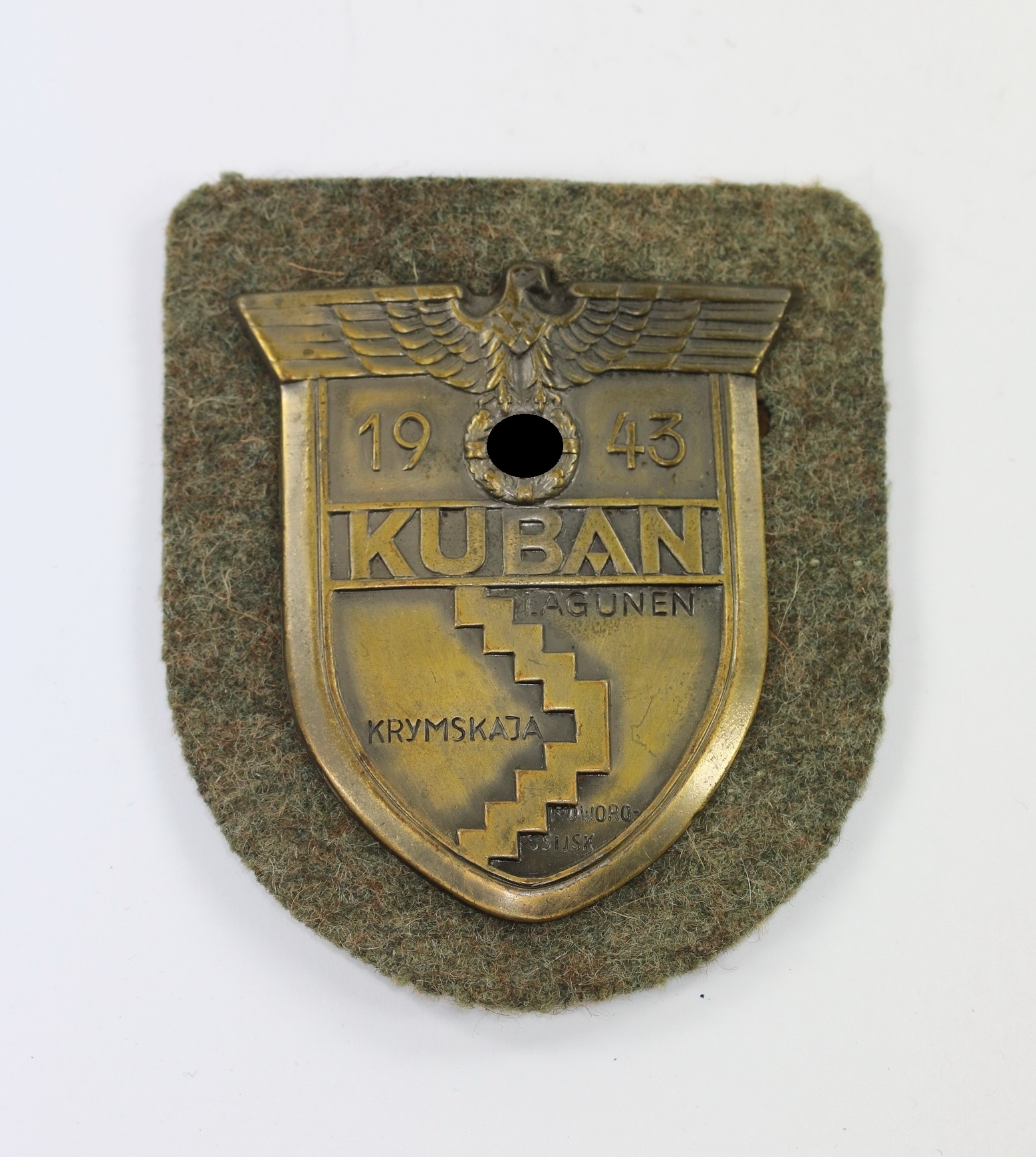 kuban_schild_auf_heeresstoff_1__1 Kubanschild auf Heeresstoff, Rudolf Karneth – Bild 1
