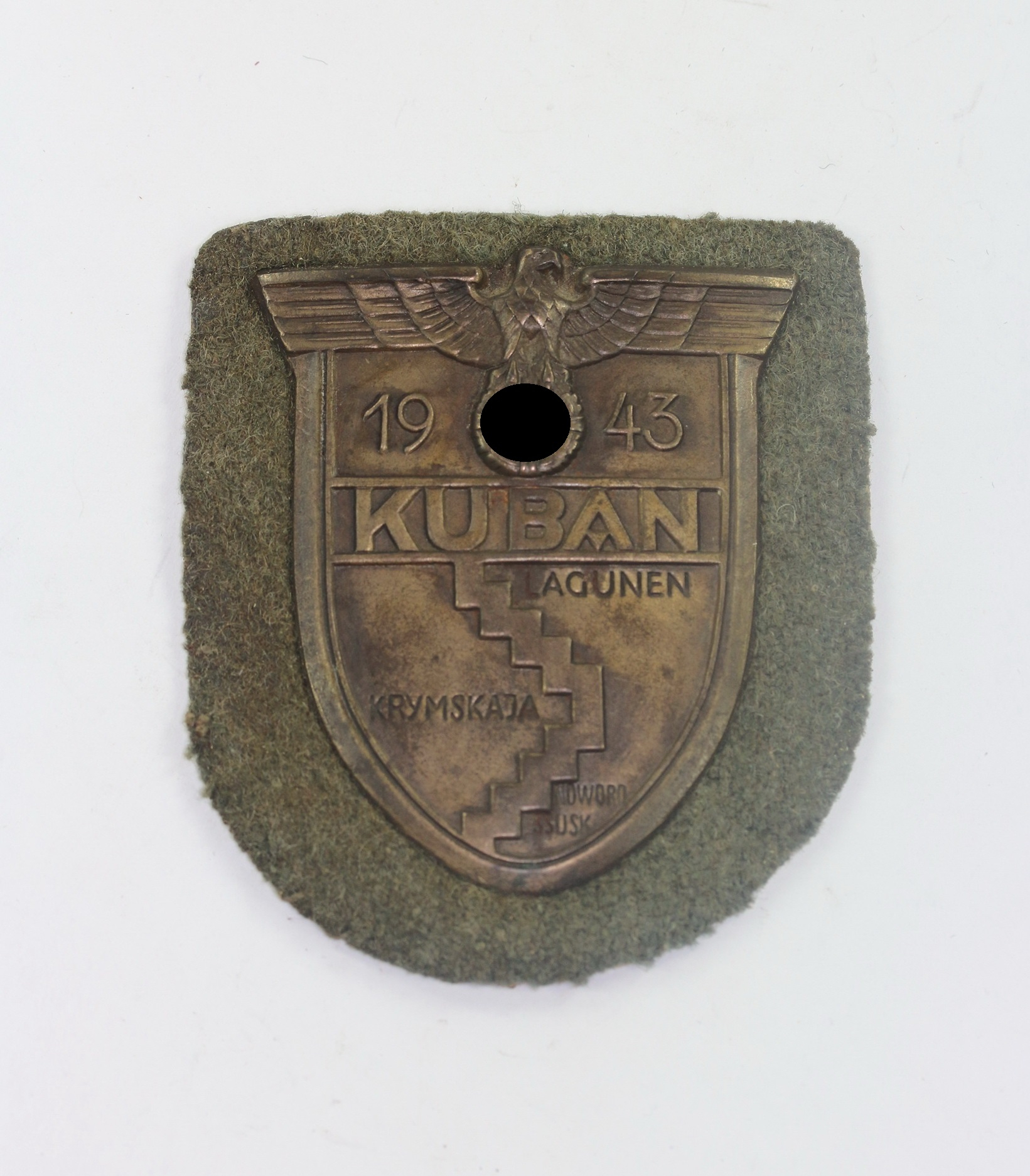 Kubanschild auf Heeresstoff, Typ 5.5 (Wilhelm Deumer, Lüdenscheid) – Bild 1