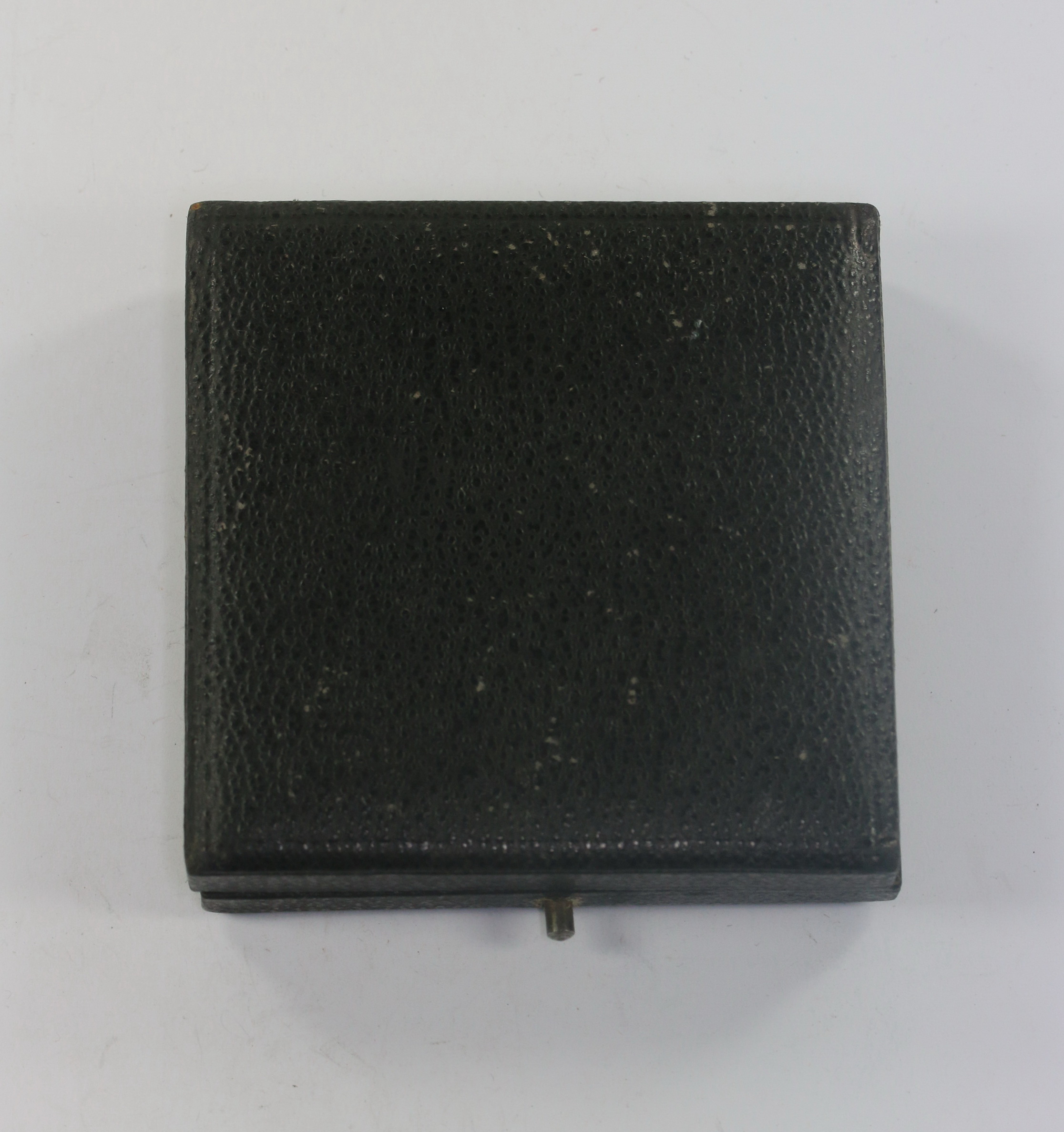 LDO Etui für ein Eisernes Kreuz 1. Klasse an Schraubscheibe – Bild 1