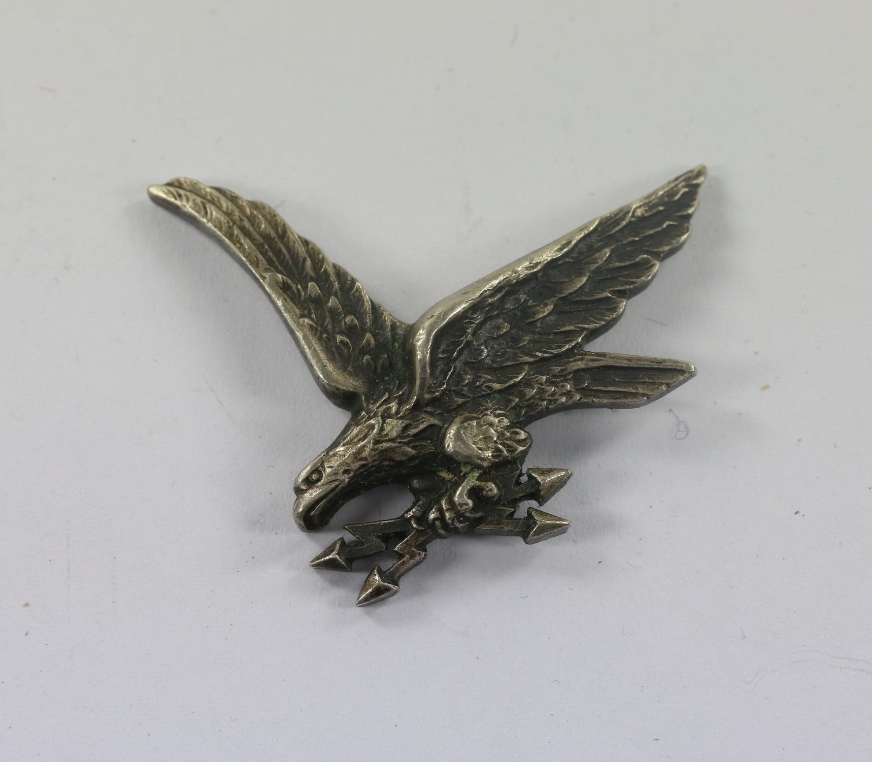 Luftwaffe, Adler für Fliegerschützenabzeichen, Hst. W. Deumer Lüdenscheid – Bild 1