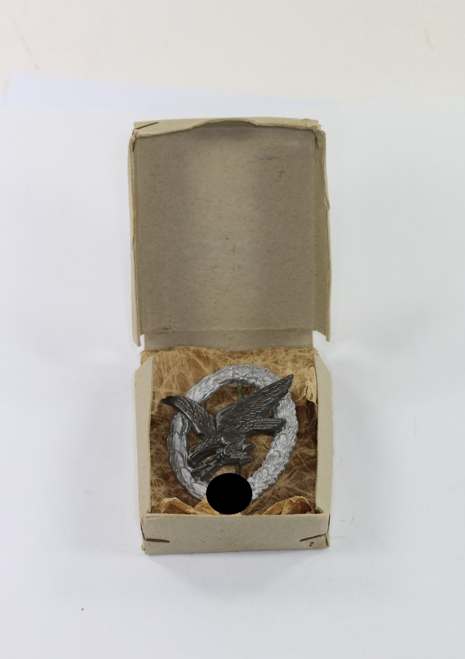 luftwaffe_fliegersch_tzenabzeichen_mit_blitzb_ndel_fll_in_schachtel_1__1 Fliegerschützenabzeichen der Luftwaffe, FLL, in Verleihungsschachtel (!) – Bild 1