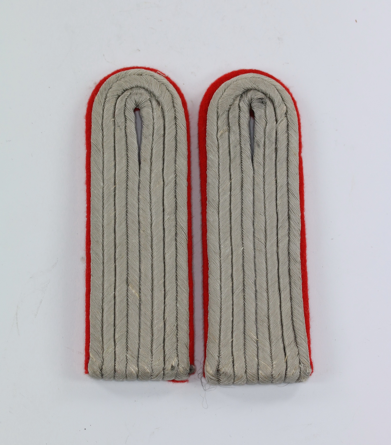 Luftwaffe, Paar Schulterstücke für einen Leutnant Flak – Bild 1