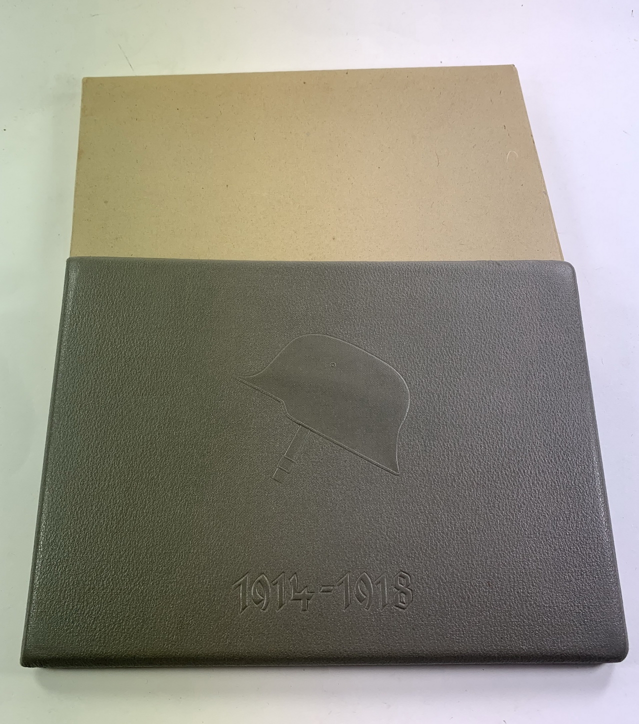 Mappe mit Ehrenkreuz für Hinterbliebende und Urkunde – Bild 1