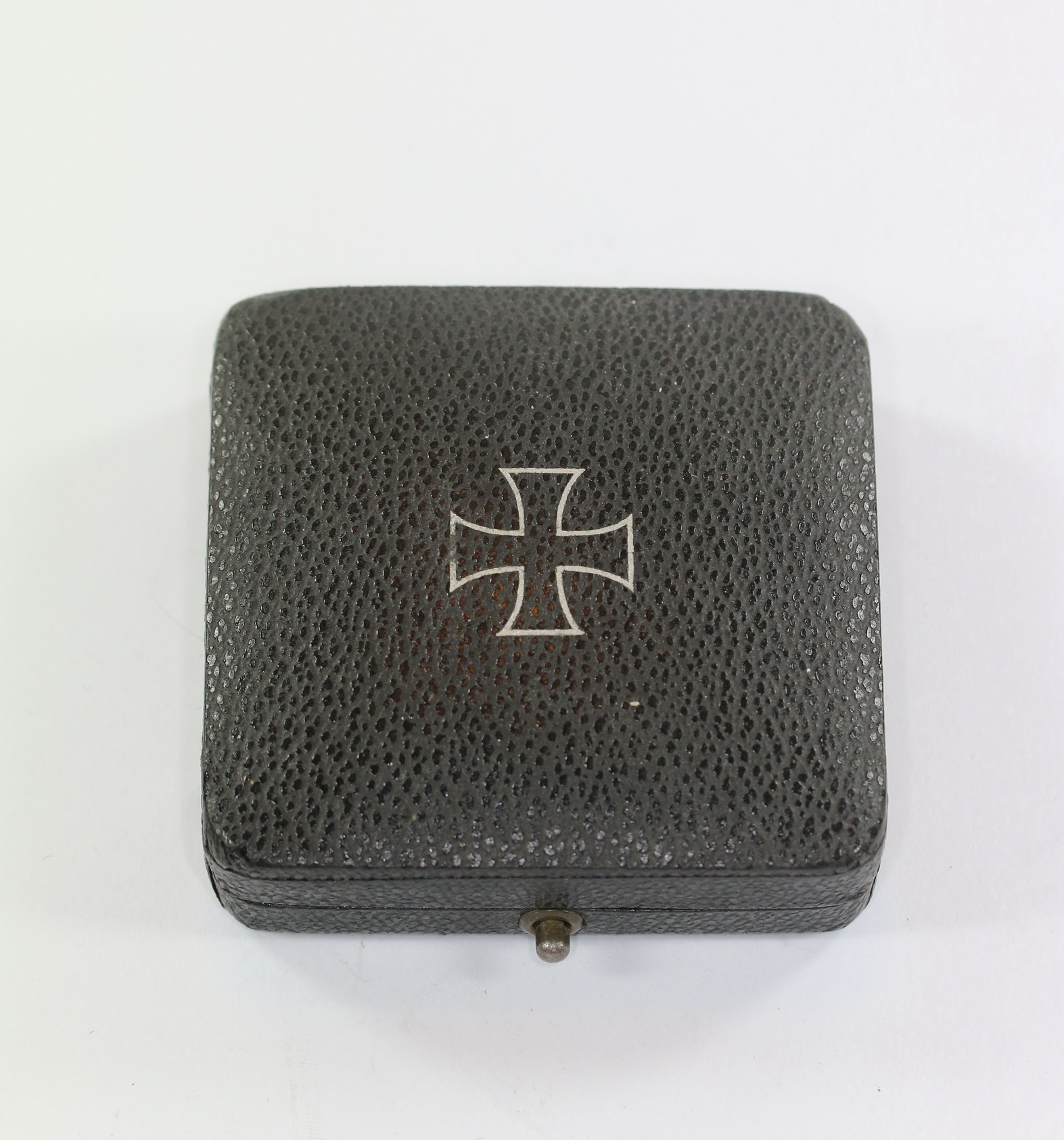 militaria_berlin_etui_eisernes_kreuz_1 Etui Eisernes Kreuz 1. Klasse 1939, gewölbter Deckel – Bild 1