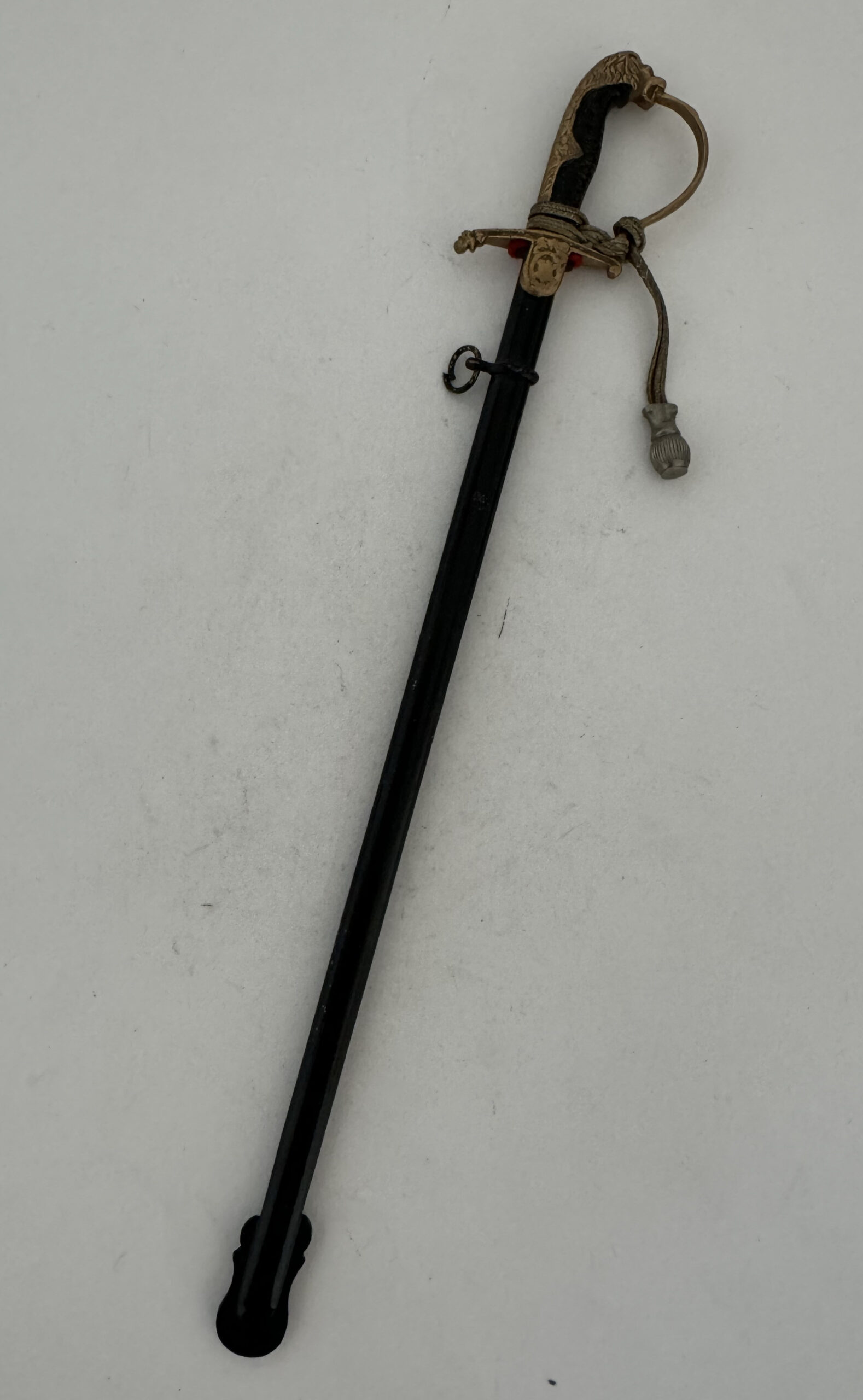 miniatur_l_wenkopf_s_bel_mit_portepee_1_ Miniatur Löwenkopf Säbel mit Portepee – Bild 1