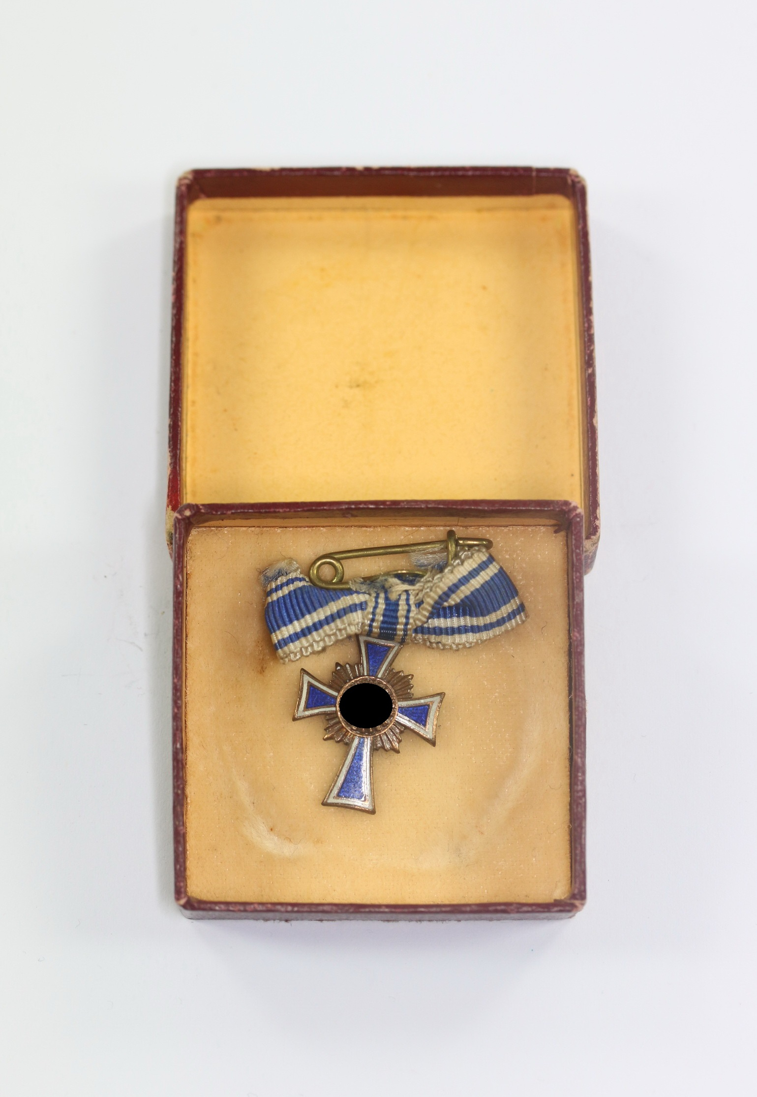 miniatur_mutterkreuz_in_bronze_hst Miniatur Mutterkreuz in Bronze, Hst. L/53, in LDO Schachtel (1.Form) – Bild 1