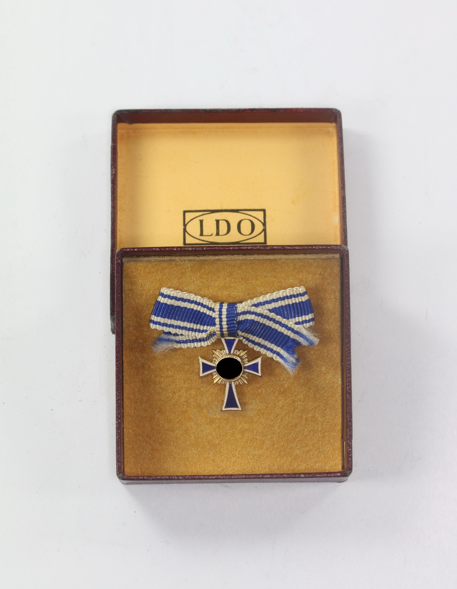  Miniatur Mutterkreuz in Gold an Schleife, Hst. L/11, im LDO Etui L/11 – Bild 1