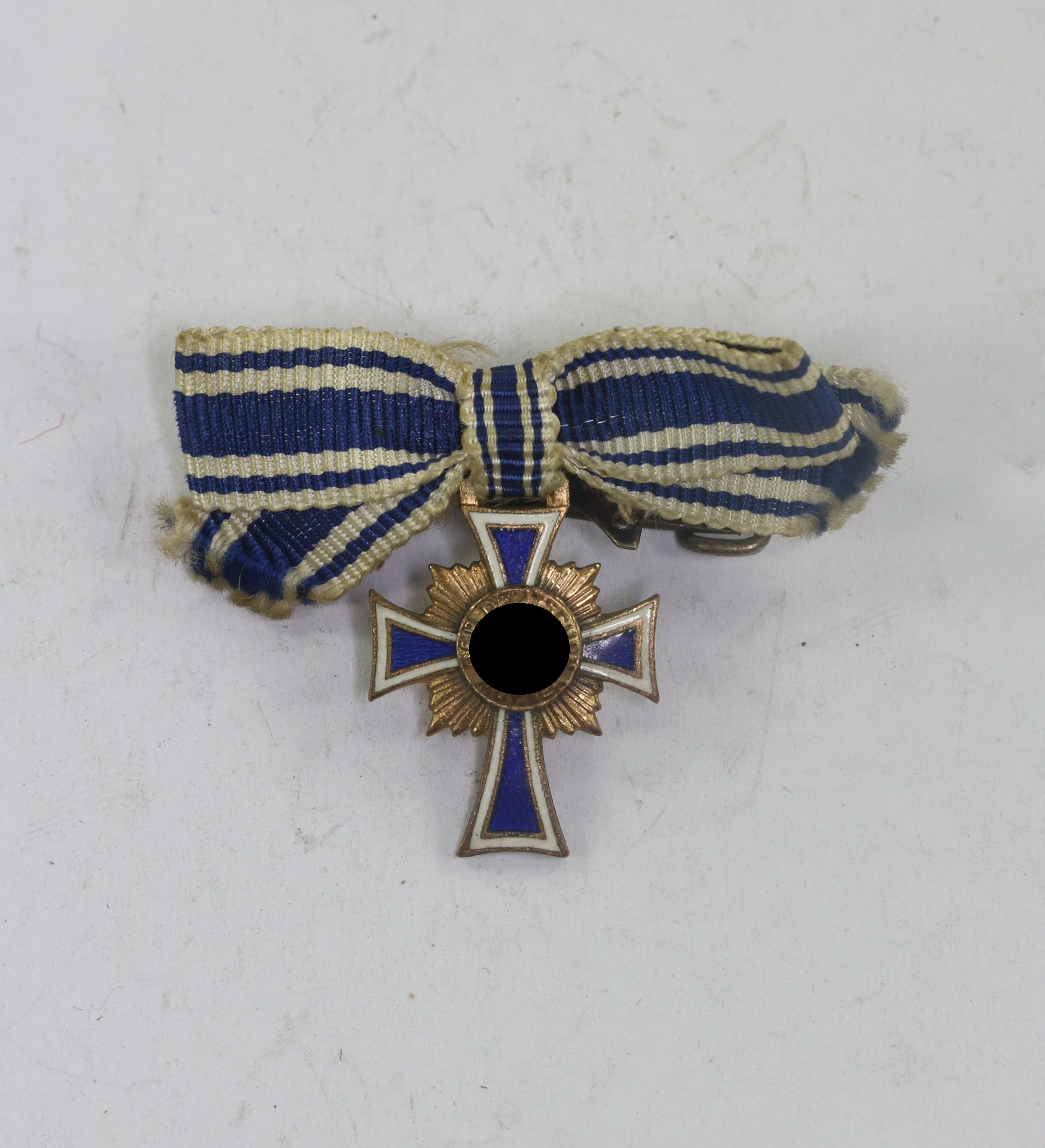  Miniatur Mutterkreuz in Gold, Hst. L/15 (Otto Schickle, Pforzheim) – Bild 1