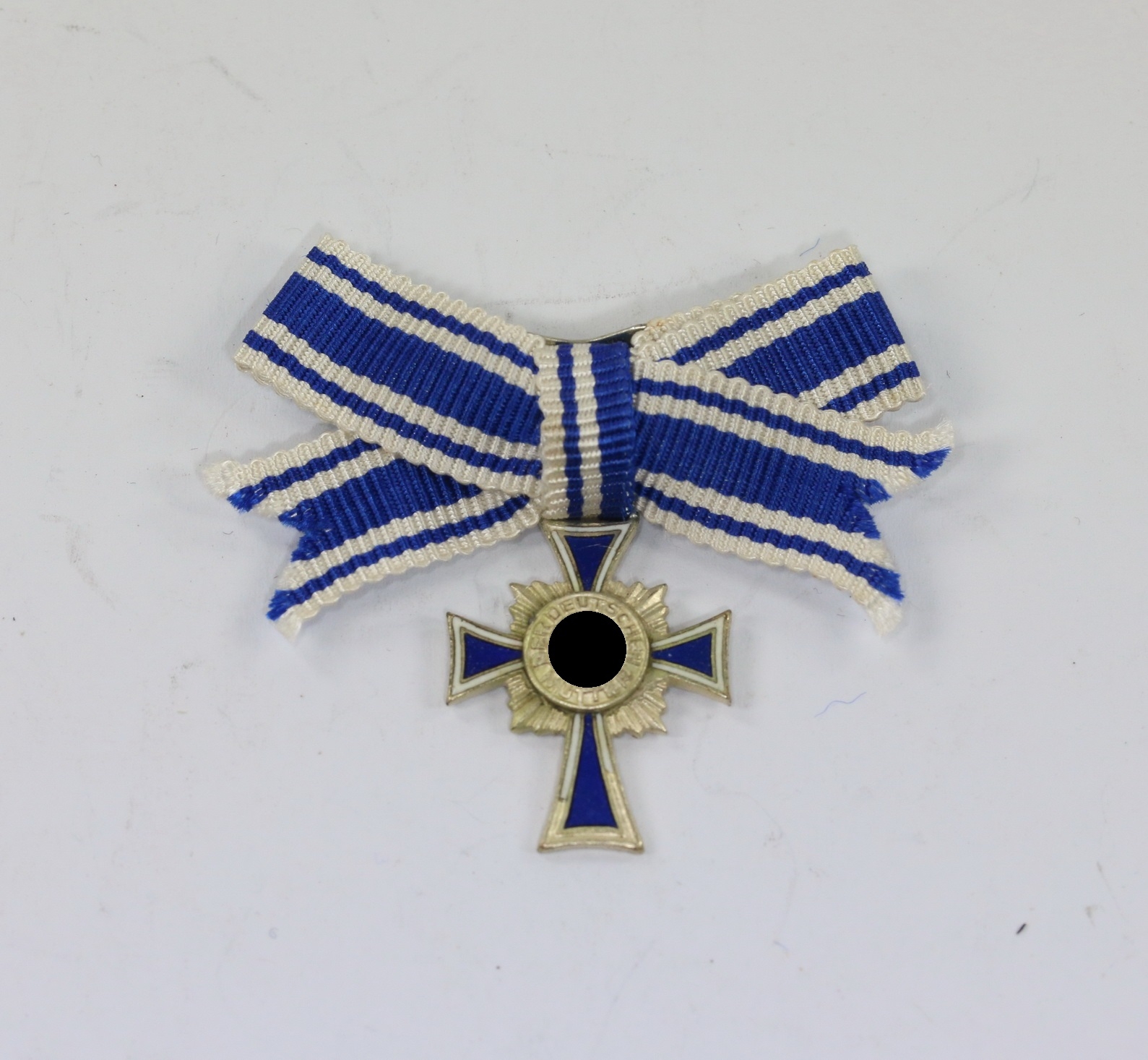 miniatur_mutterkreuz_in_silber_hersteller_l11_1__1 Miniatur Mutterkreuz in Silber an Schleife, Hst. L/11 – Bild 1