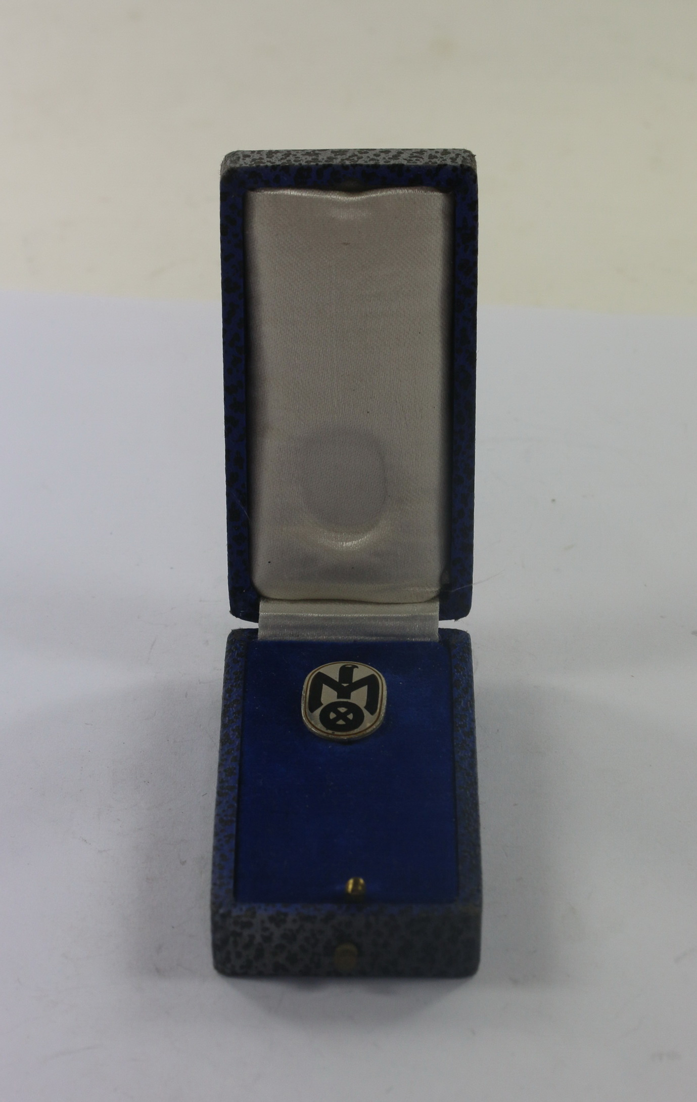 Mitteleuropäische Schlafwagen- und Speisewagen-A.G. (MITROPA), Mitgliedsabzeichen, Hst. FLL 935, im Etui – Bild 1