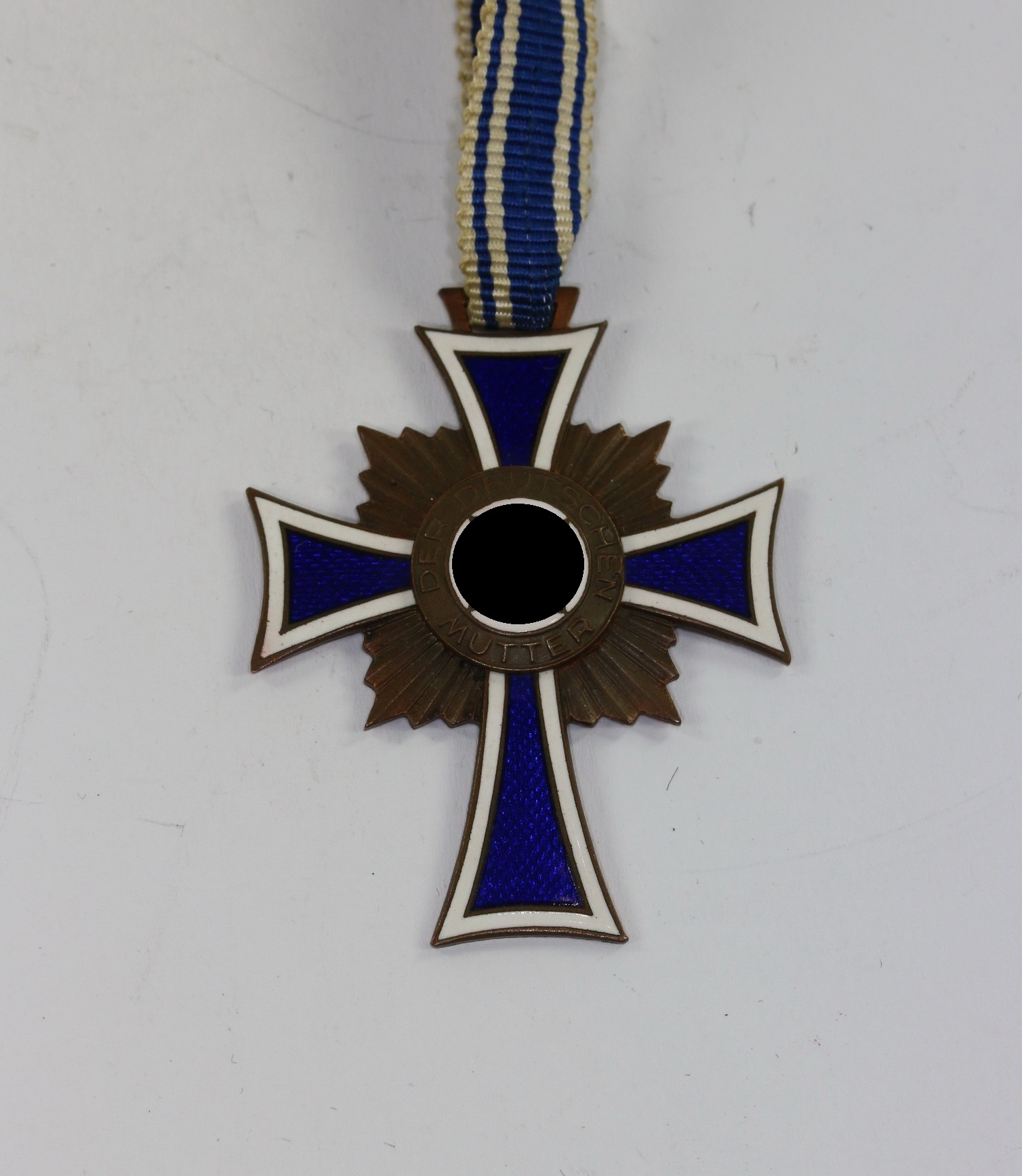 mutterkreuz_bronze_1__1 Mutterkreuz in Bronze – Bild 1