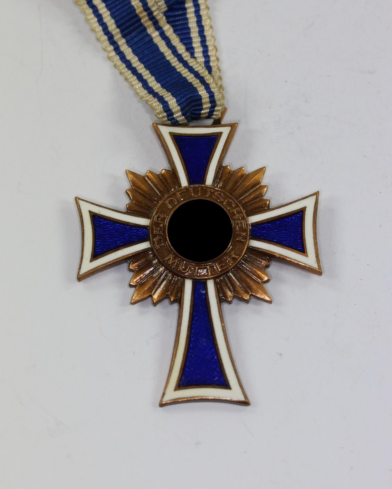 mutterkreuz_in_bronze_der_deutschen_mutter_1__1_1 Mutterkreuz in Bronze, "Der Deutschen Mutter" – Bild 1