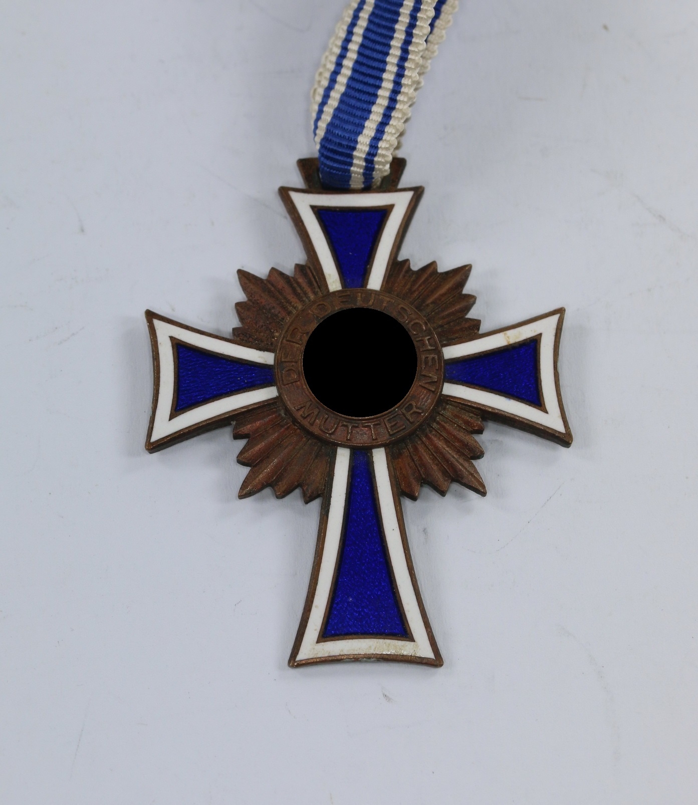 mutterkreuz_in_bronze_der_deutschen_mutter_1__1_8 Mutterkreuz in Bronze, Der Deutschen Mutter – Bild 1