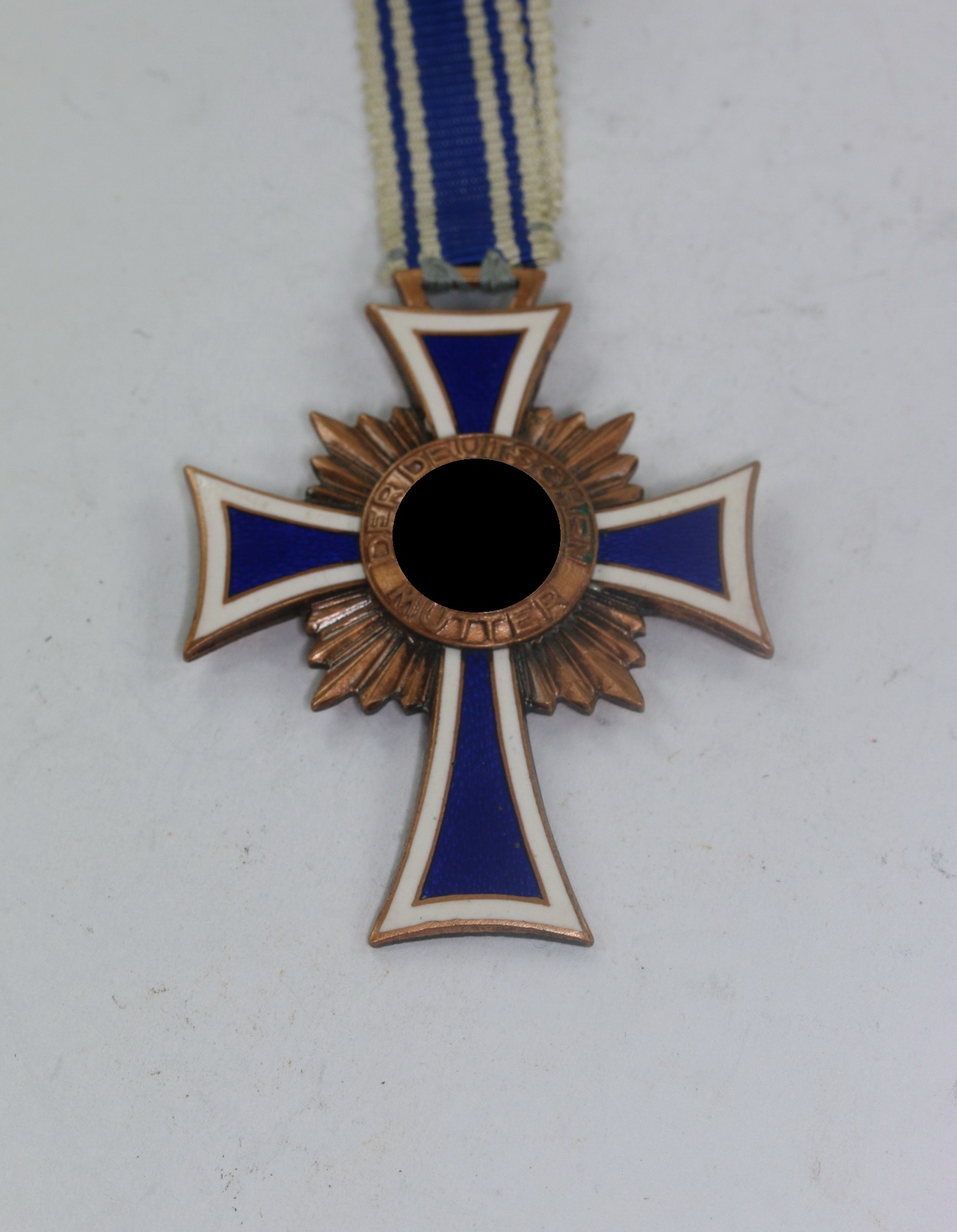 mutterkreuz_in_bronze_der_deutschen_mutter_1__42 Mutterkreuz in Bronze, "Der Deutschen Mutter" – Bild 1