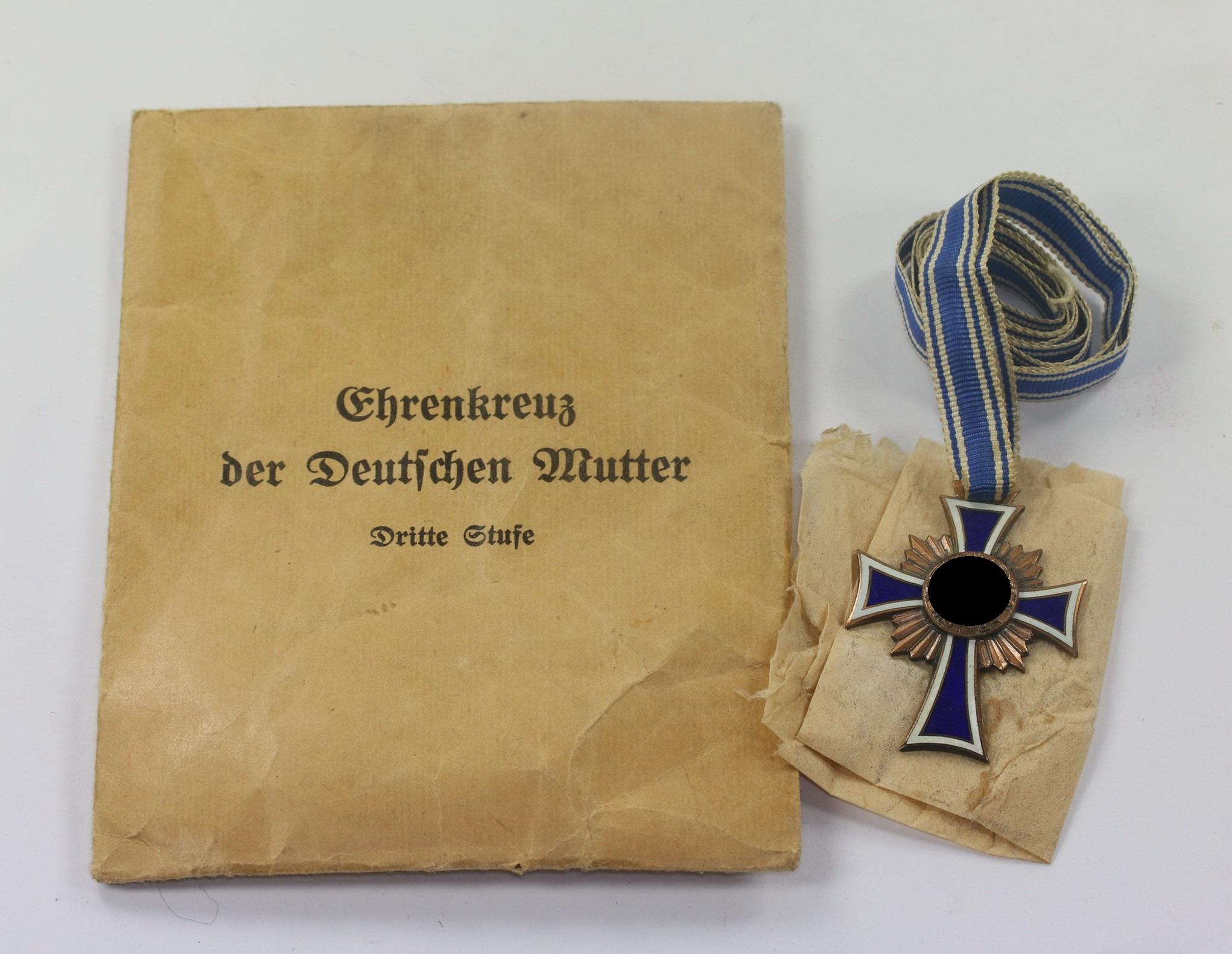 Mutterkreuz in Bronze, in Verleihungstüte G.H. Osang Dresden A1 – Bild 1