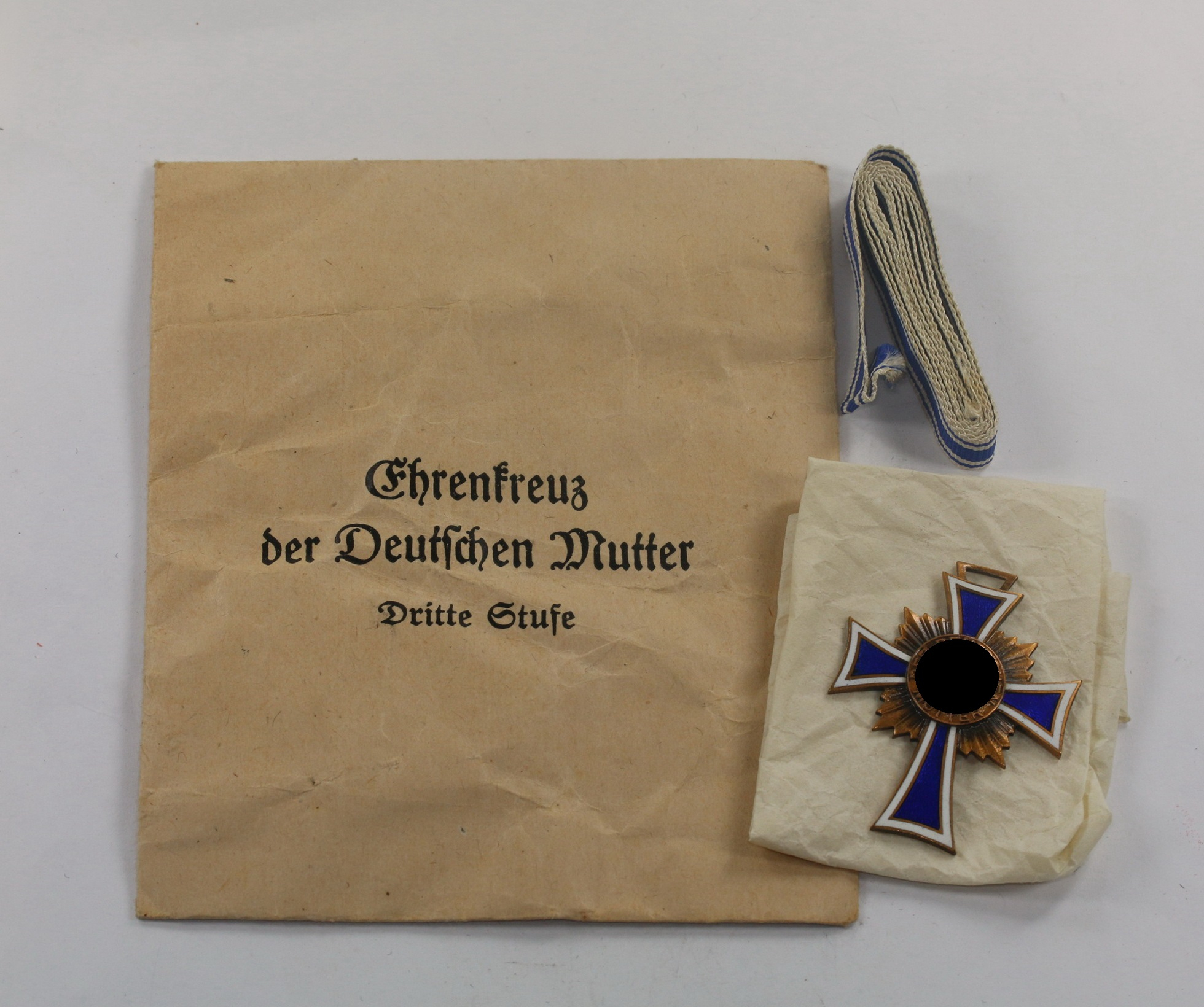  Mutterkreuz in Bronze, in Verleihungstüte Jakob Bengel Idar-Oberstein – Bild 1