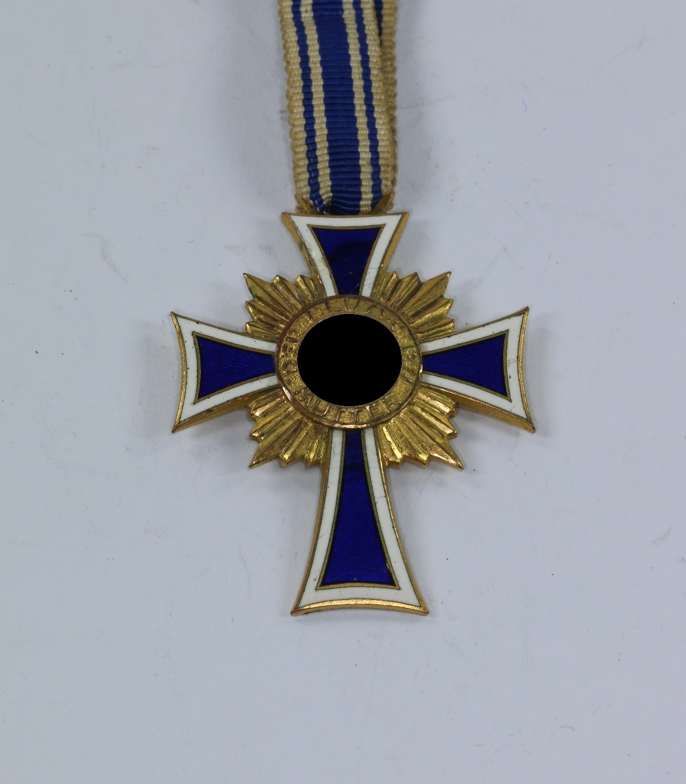 mutterkreuz_in_gold_der_deutschen_mutter_1__1_1 Mutterkreuz in Gold, "Der Deutschen Mutter" – Bild 1