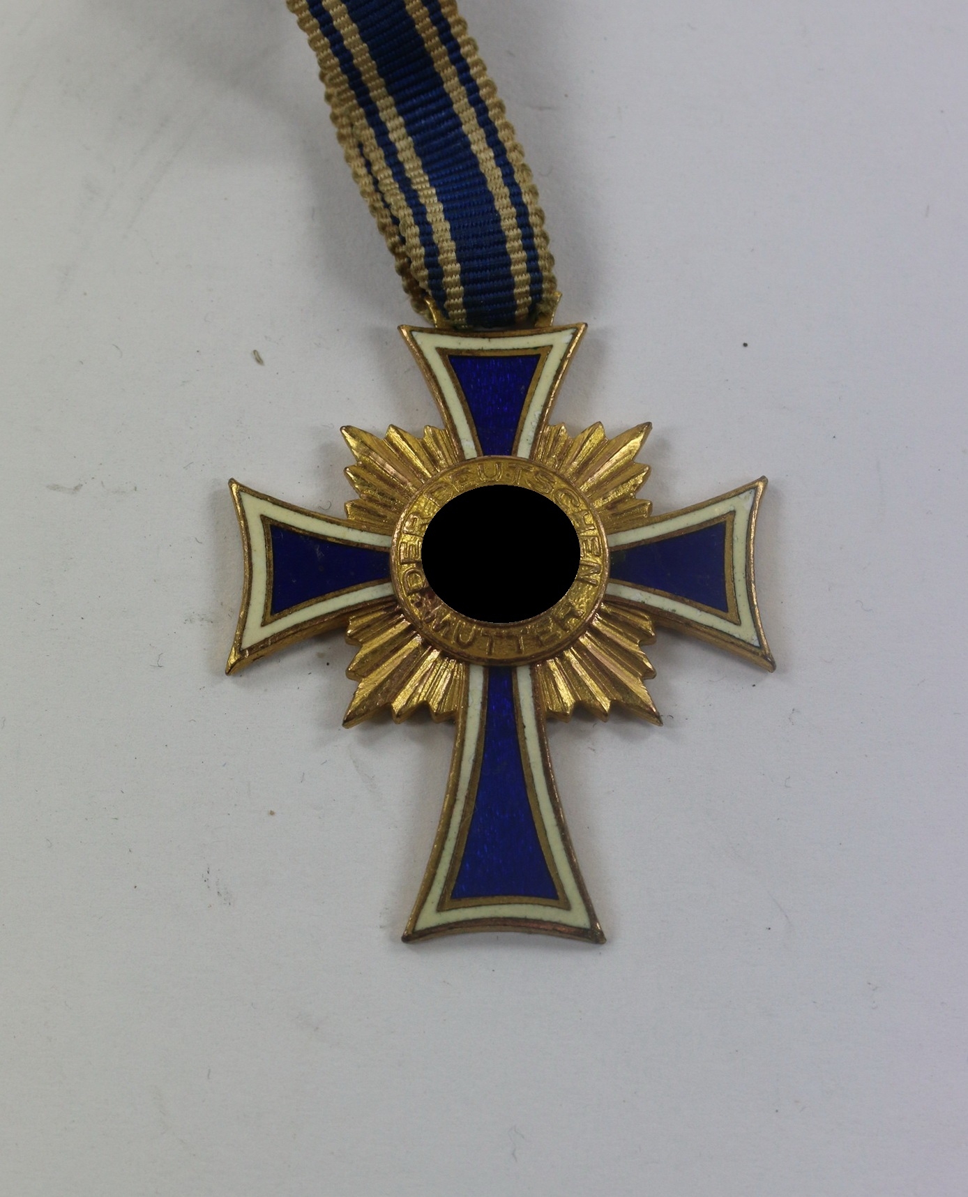 mutterkreuz_in_gold_der_deutschen_mutter_1__1_7 Mutterkreuz in Gold, "Der Deutschen Mutter" – Bild 1