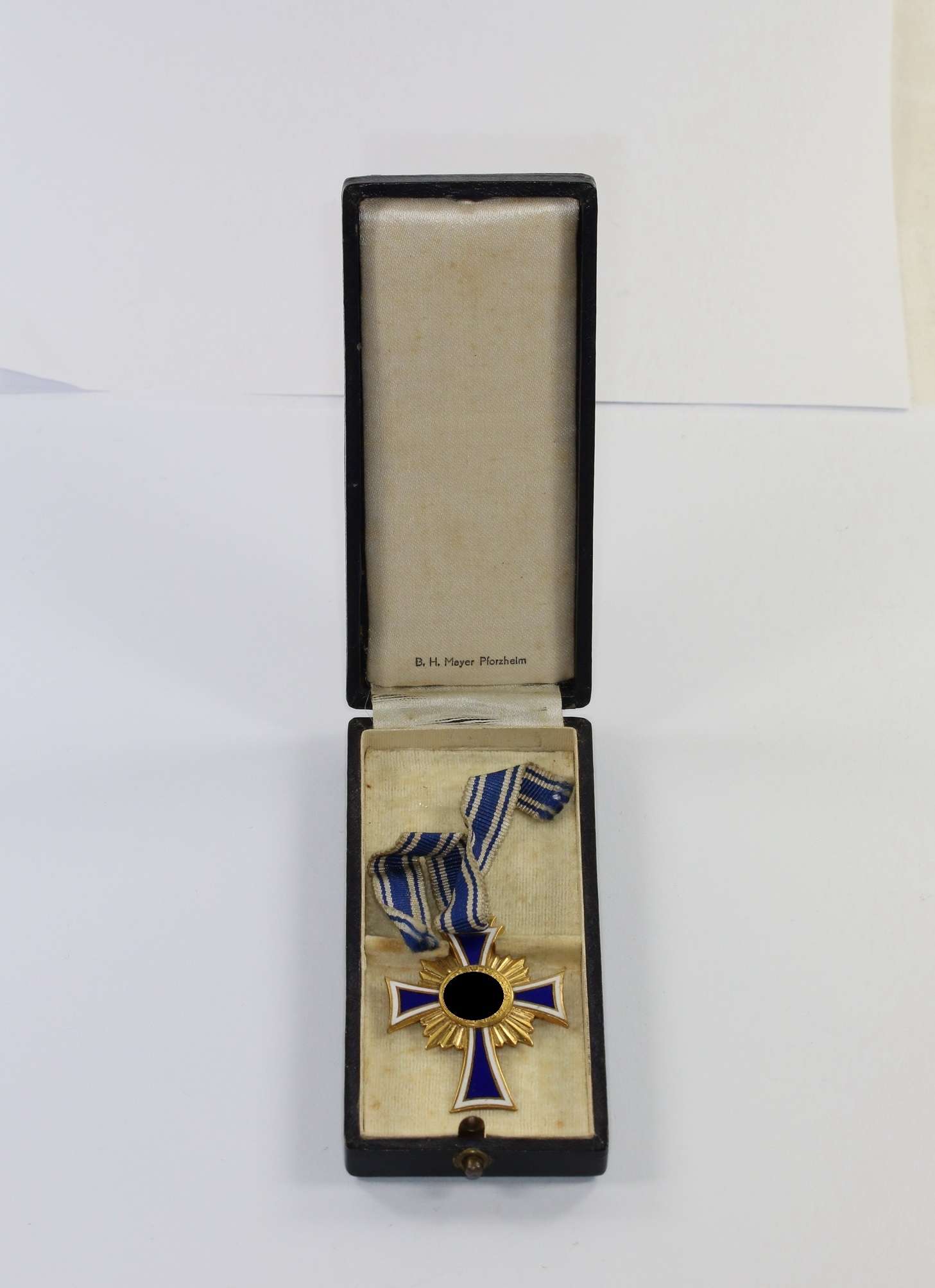  Mutterkreuz in Gold, im Etui, B.H. Mayer, Pforzheim – Bild 1