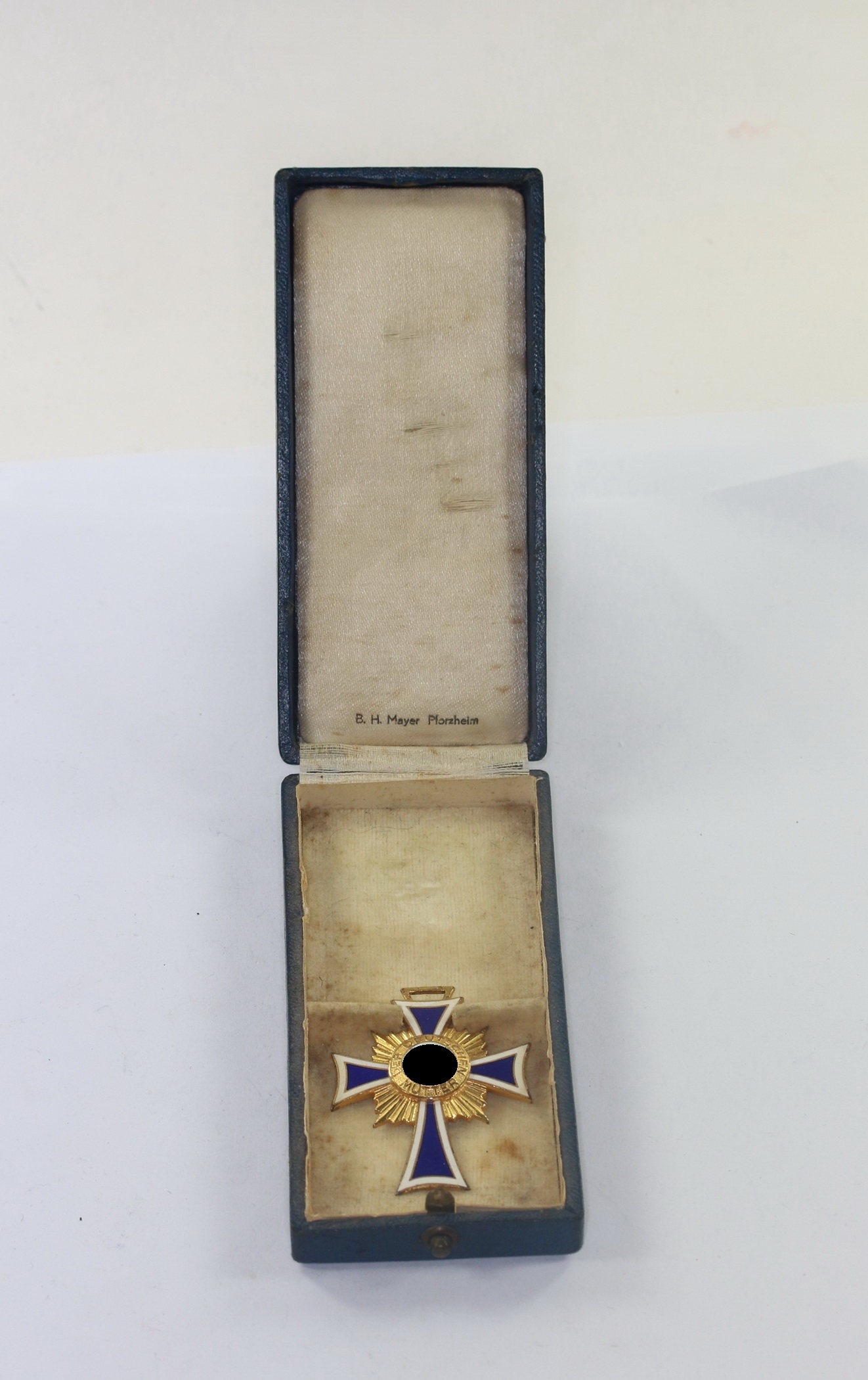  Mutterkreuz in Gold, im Etui, B.H. Mayer, Pforzheim – Bild 1