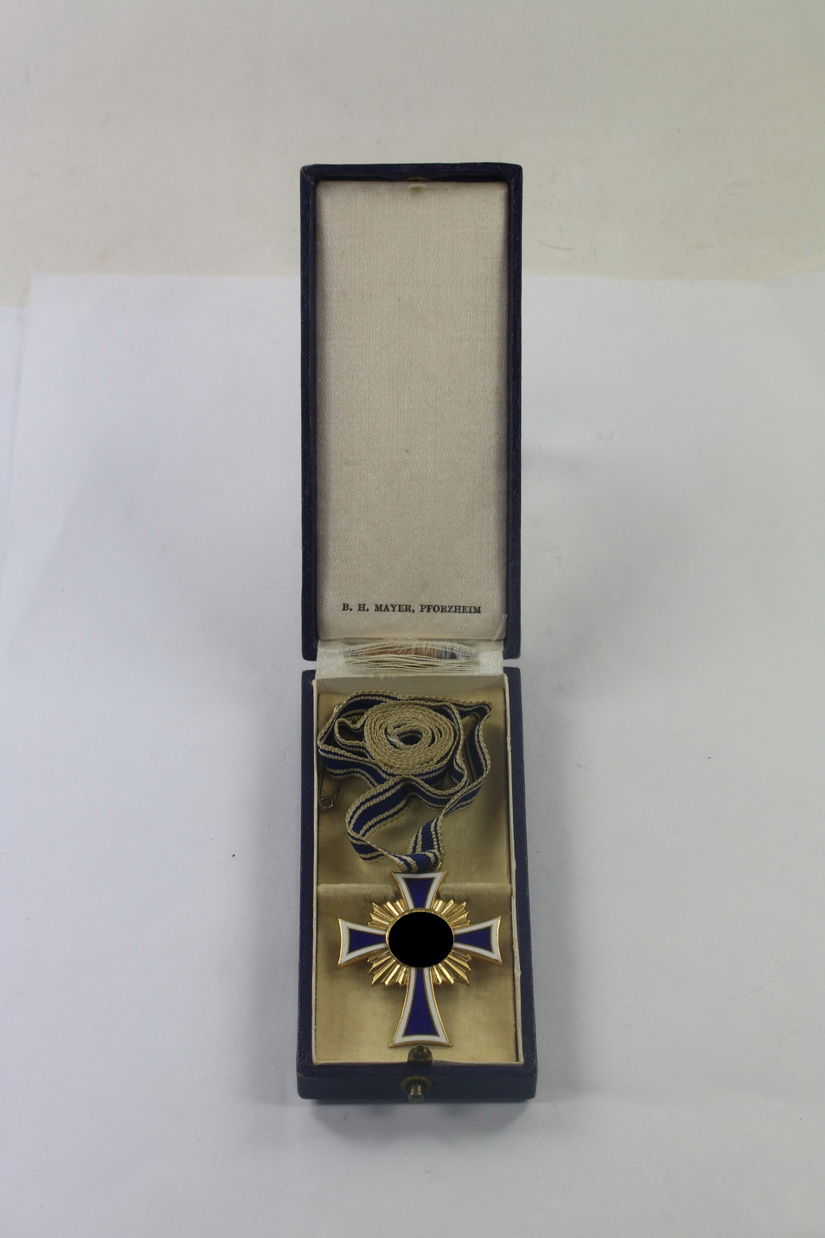  Mutterkreuz in Gold, im Etui, B.H. Mayer, Pforzheim – Bild 1